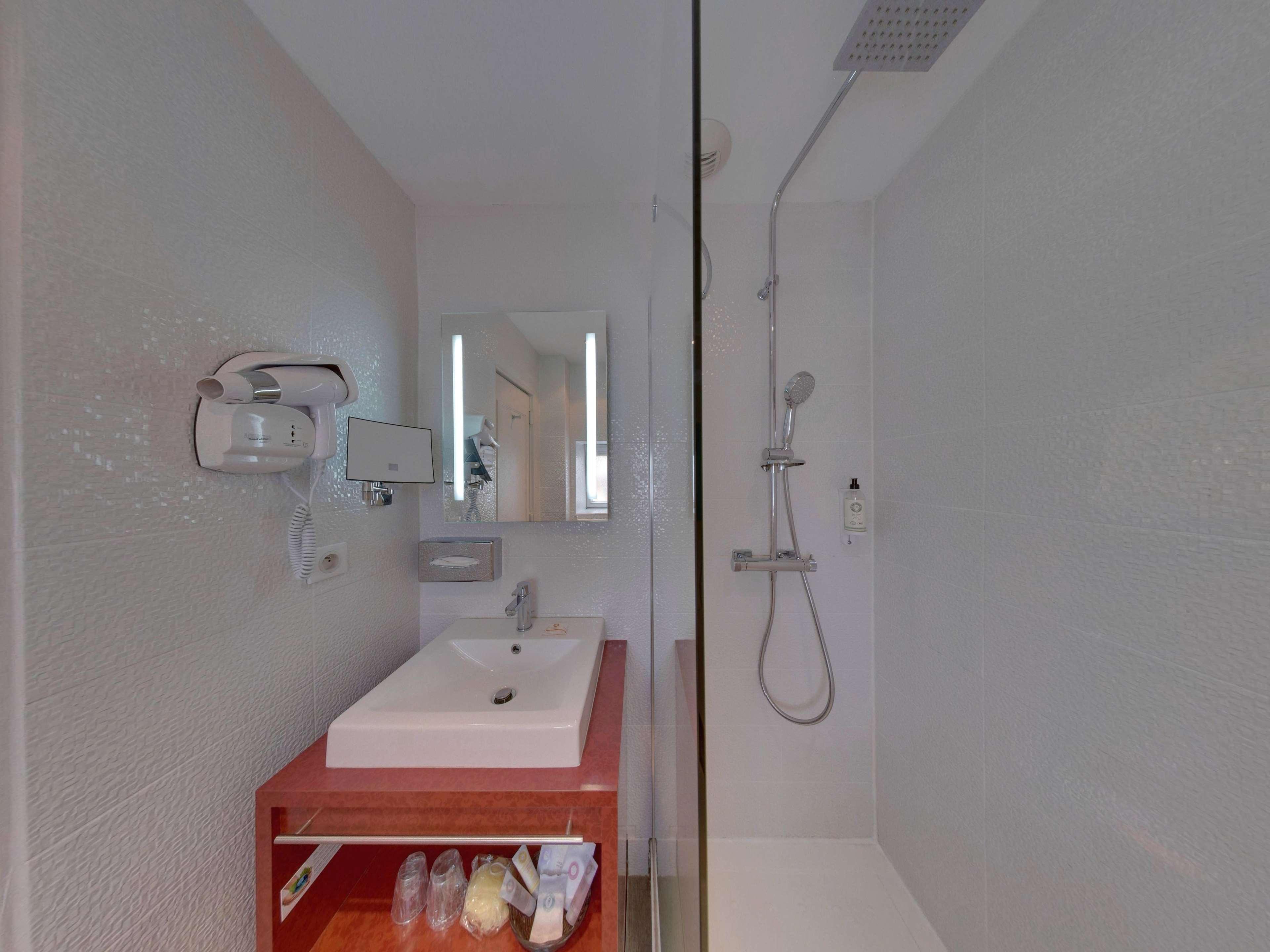 Double Queen Size Bed