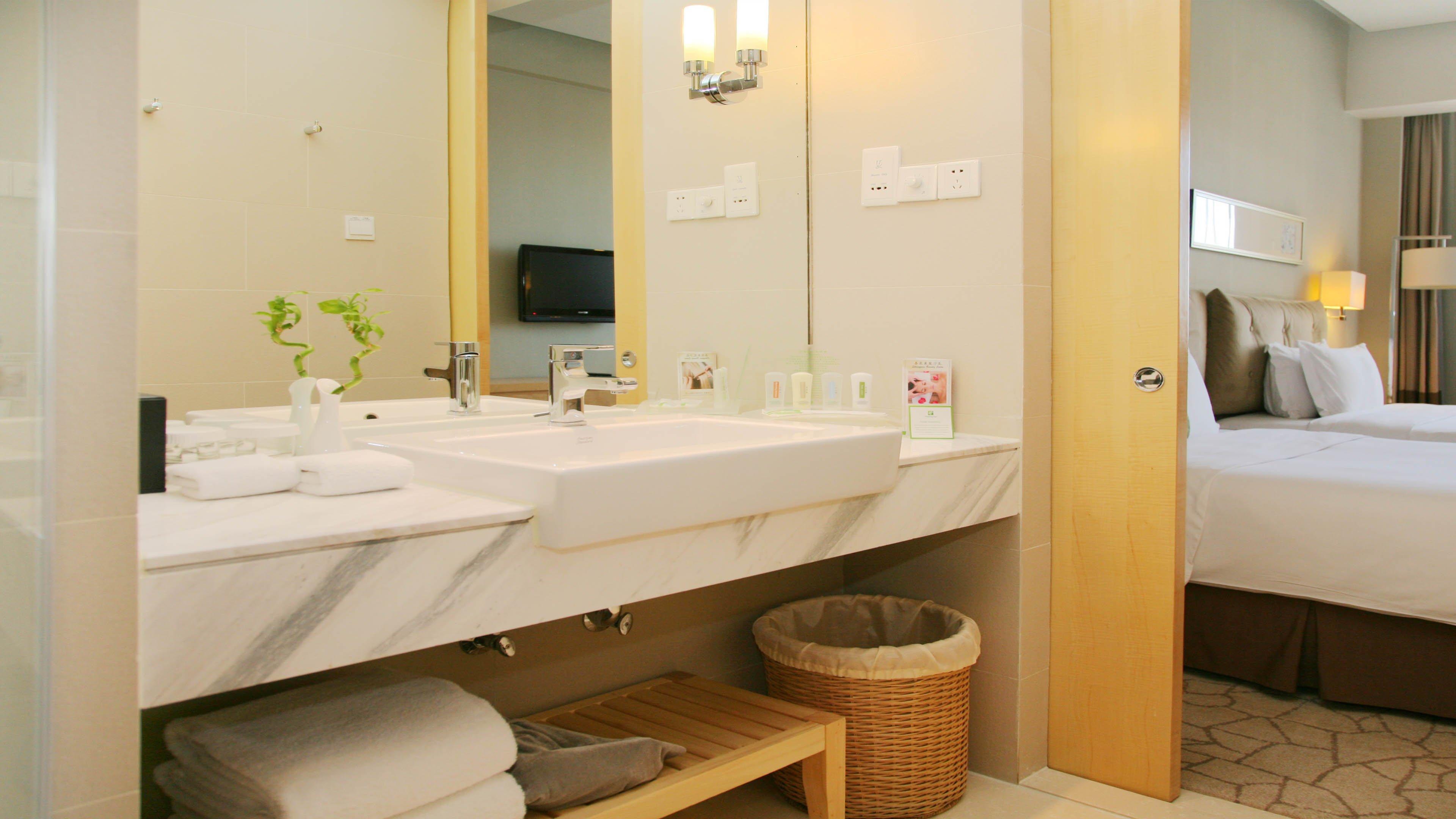 Double Accessible King Size Bed