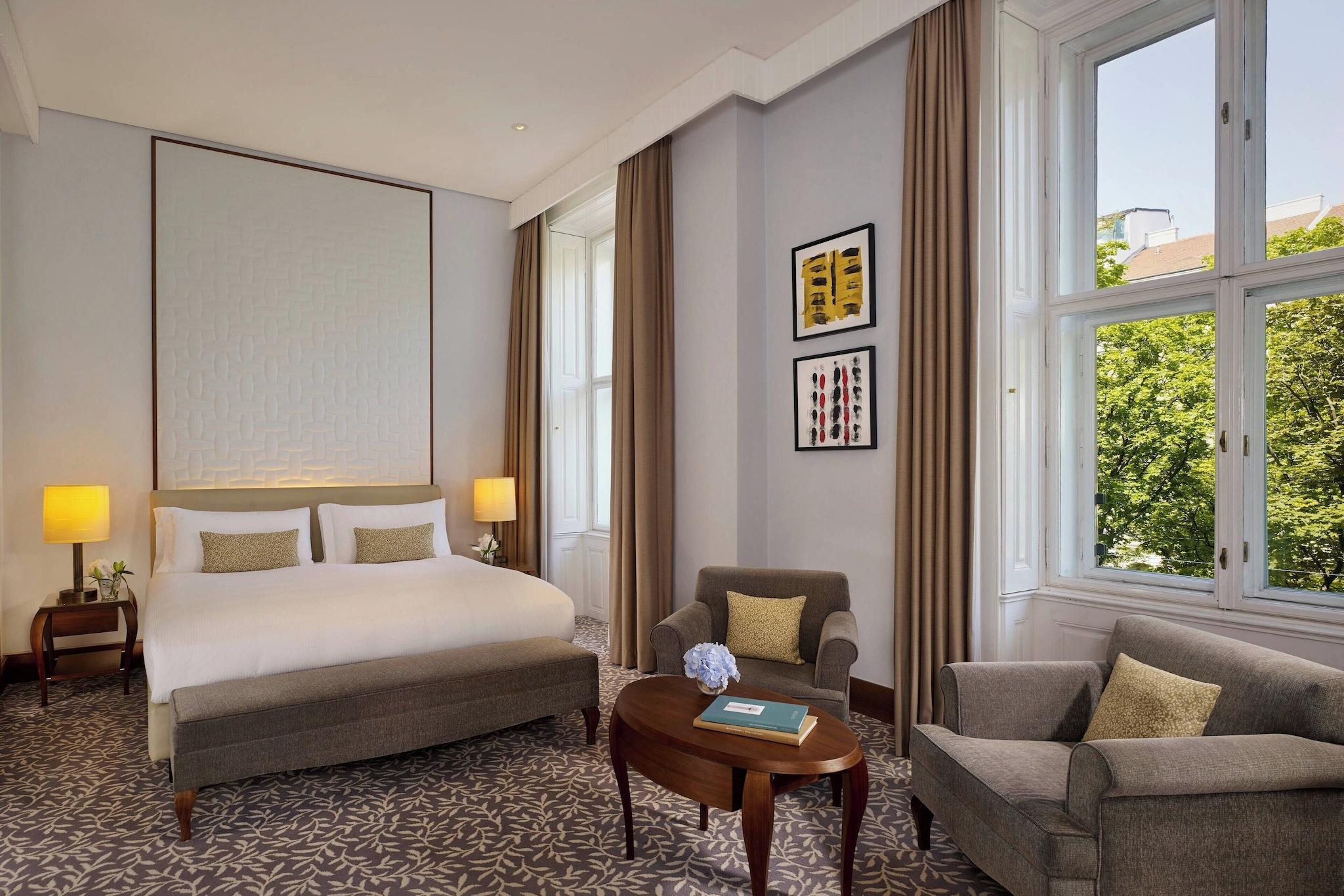 Double Club King Bed