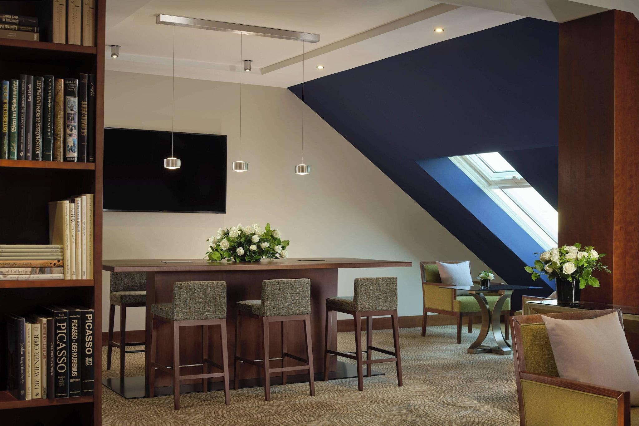 Double Club King Bed