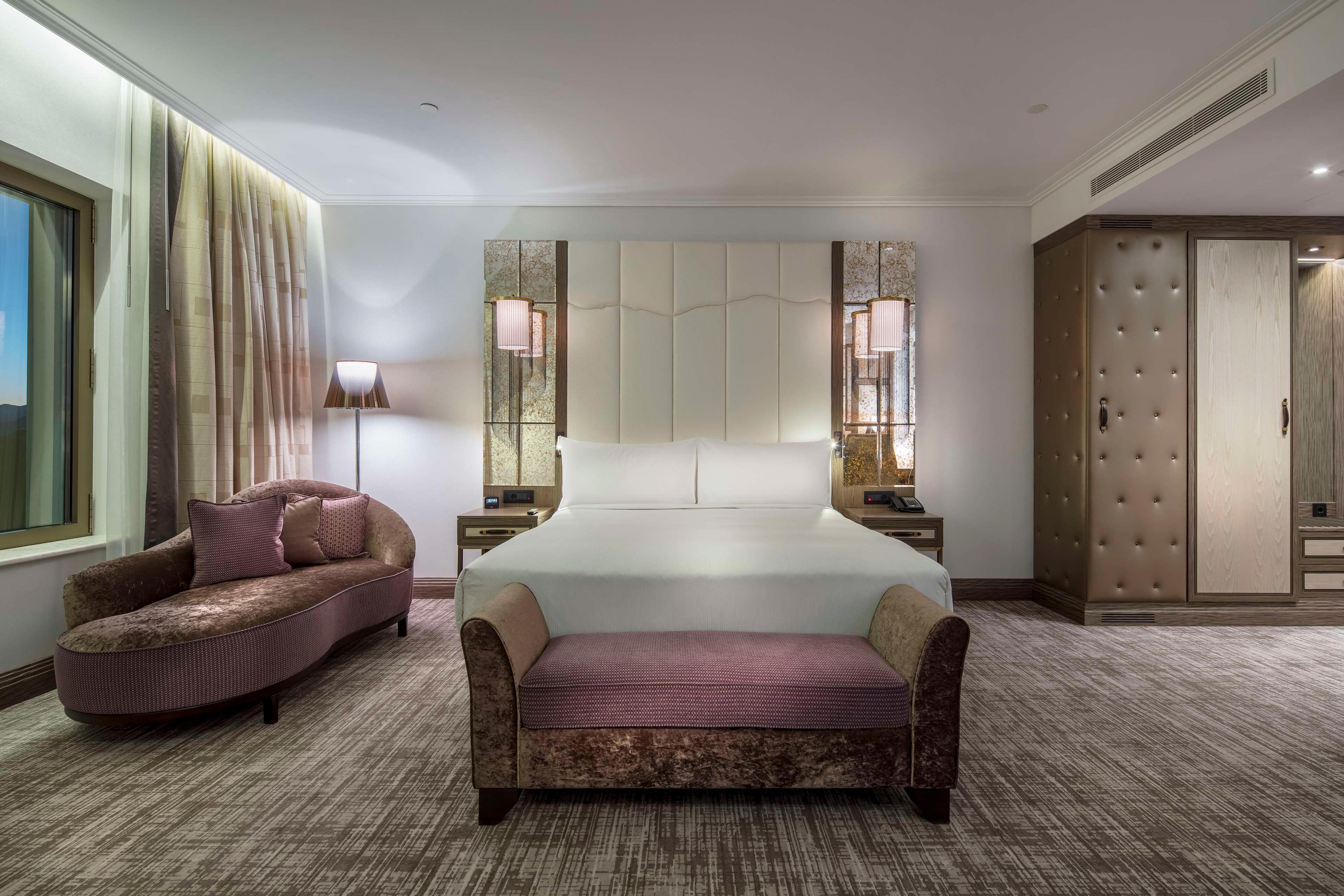 Room Deluxe King Bed