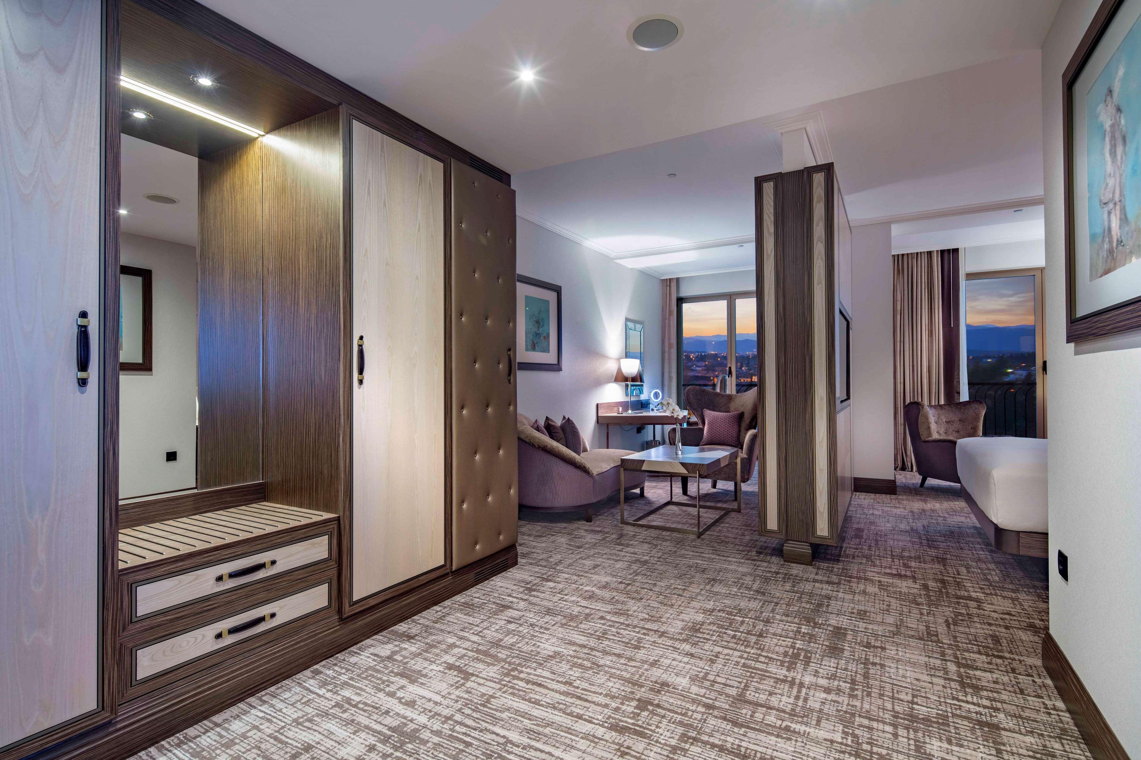 Junior Suite King Size Bed