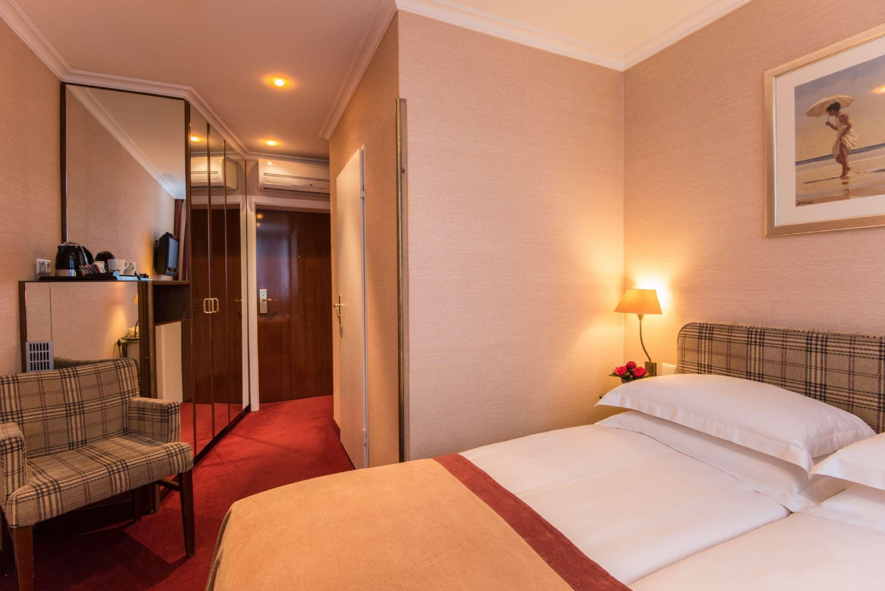 Double Queen Size Bed