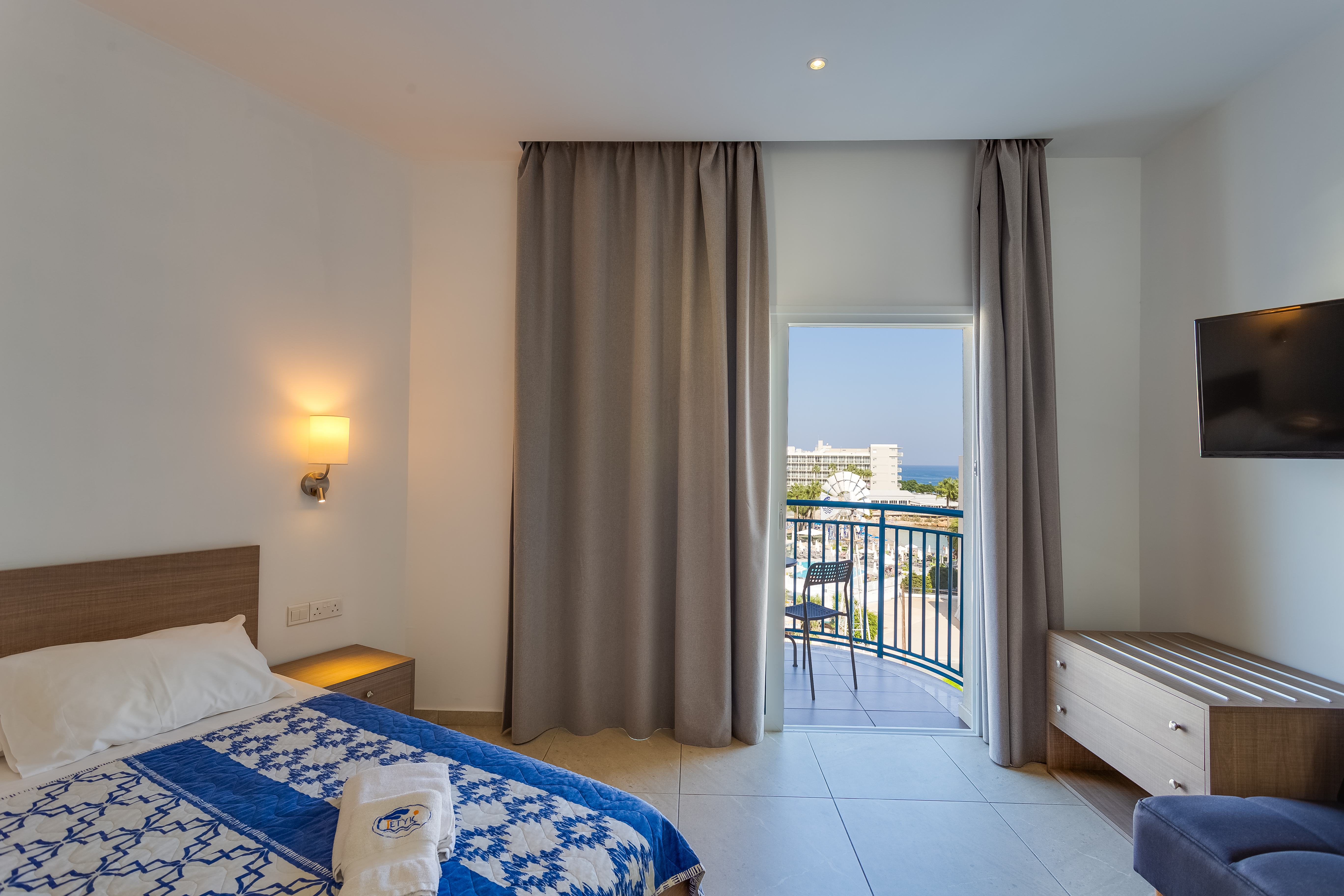 Single Superior Side Sea View