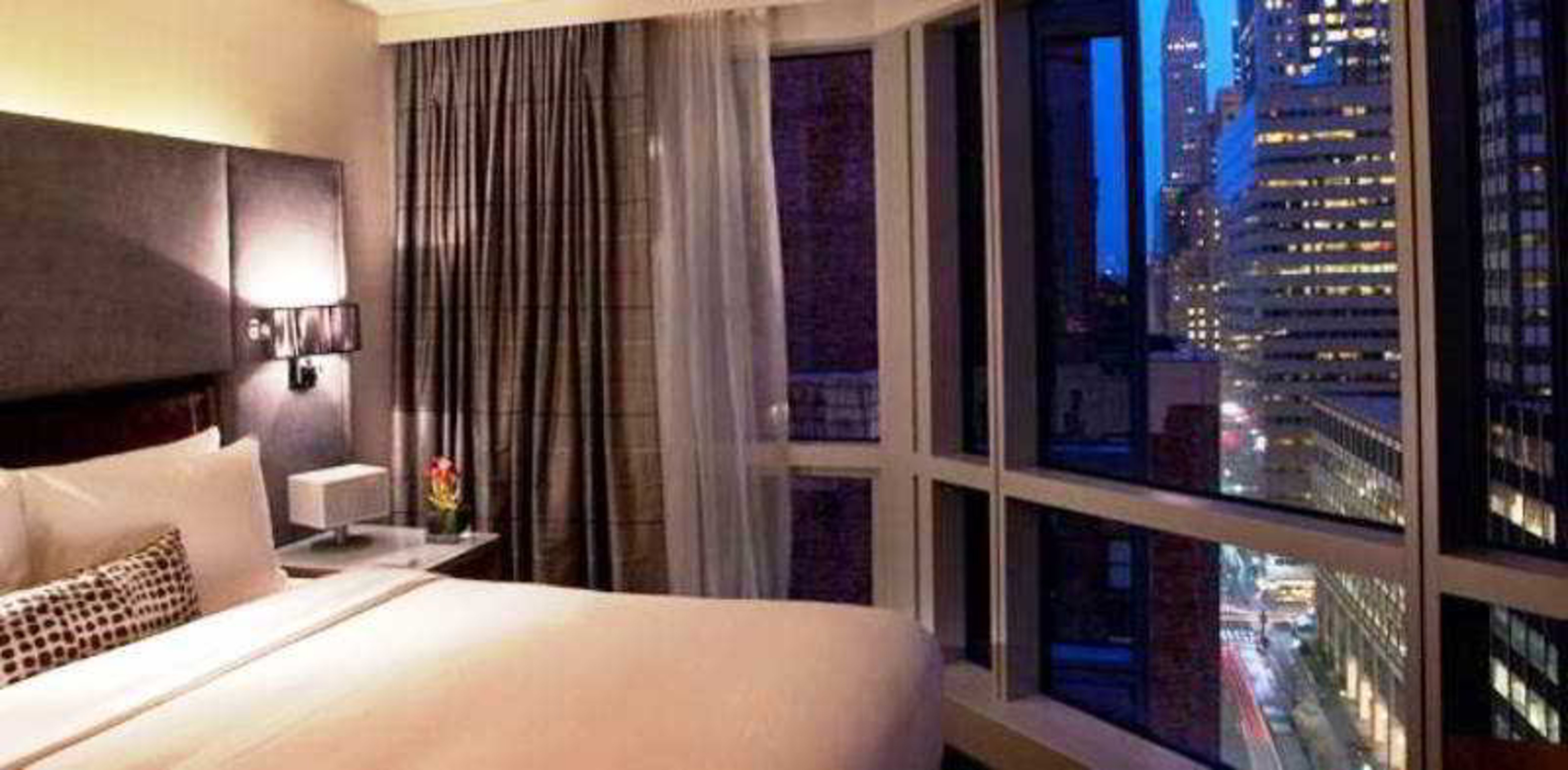 Single Premier King Bed