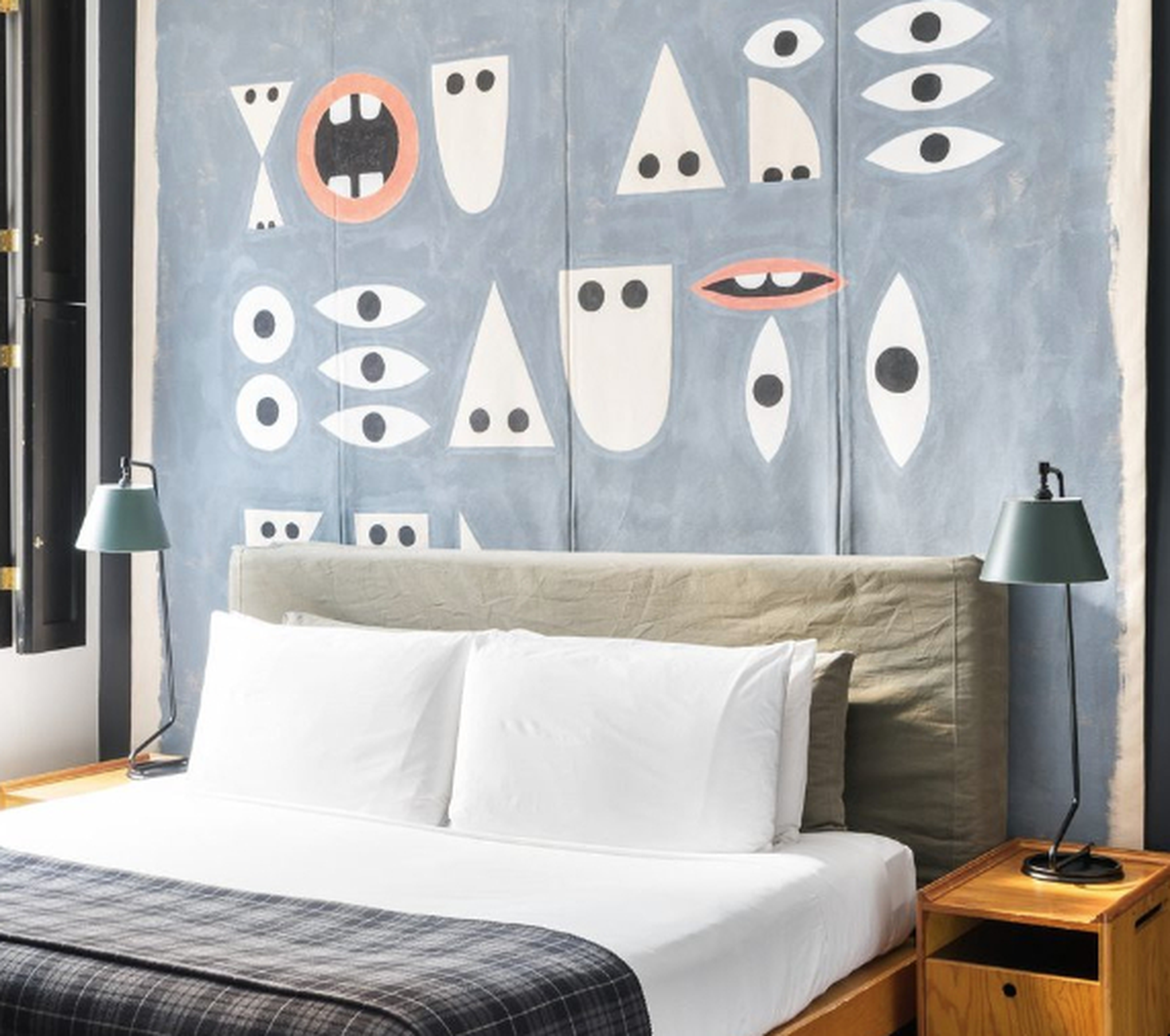 Room Queen Size Bed