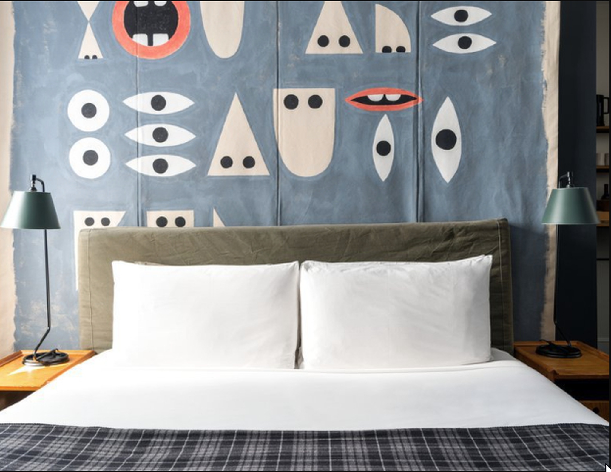 Room Queen Size Bed