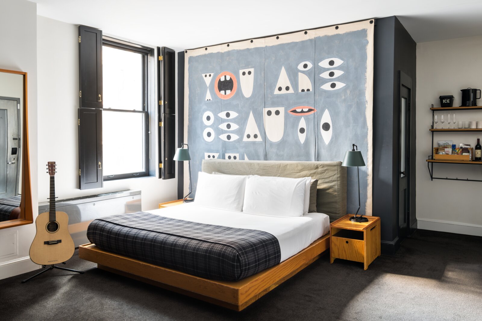 Room Queen Size Bed