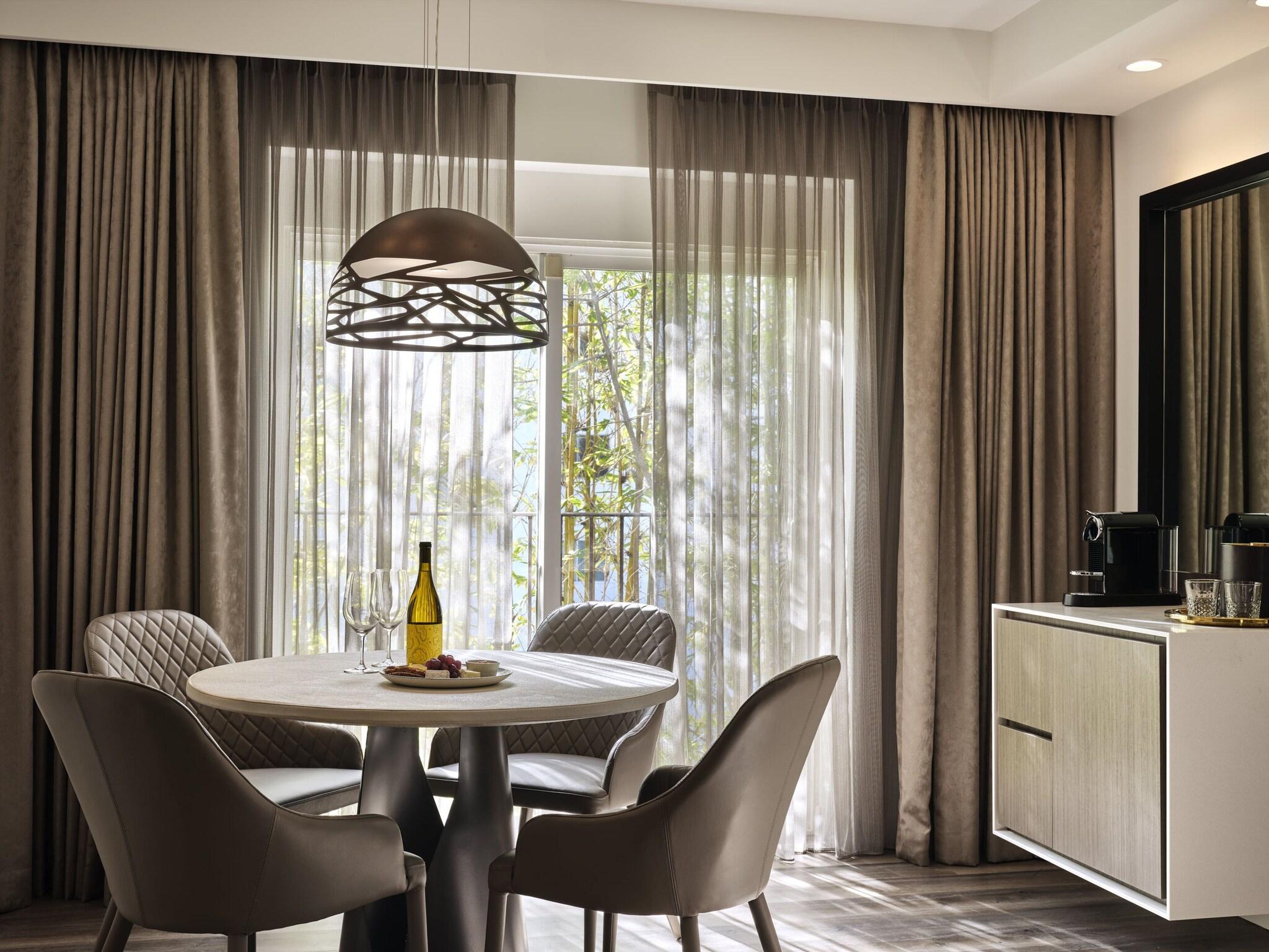 Villa Deluxe King Bed