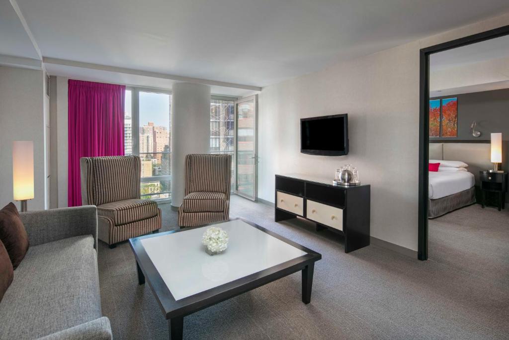 Suite King Size Bed