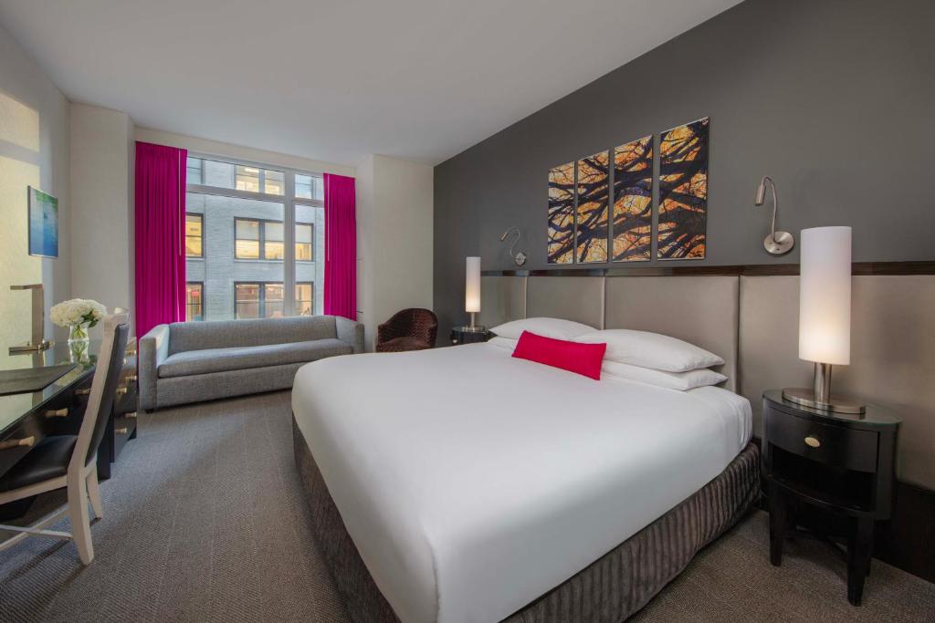 Room King Size Bed
