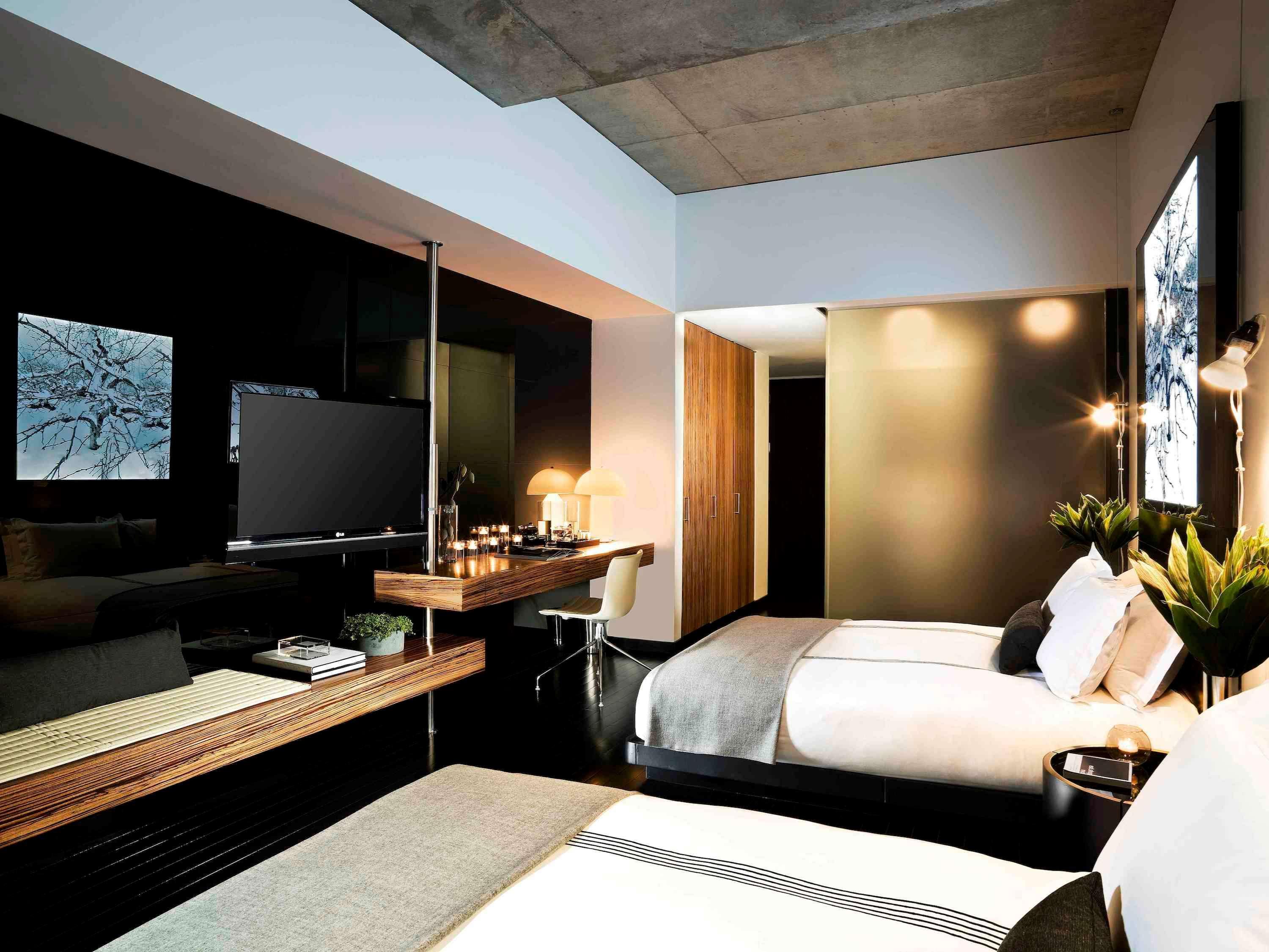 Studio Queen Size Bed