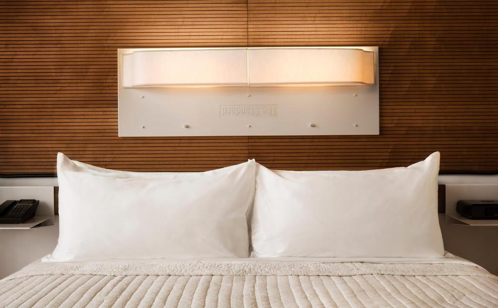 Double Deluxe Queen Bed