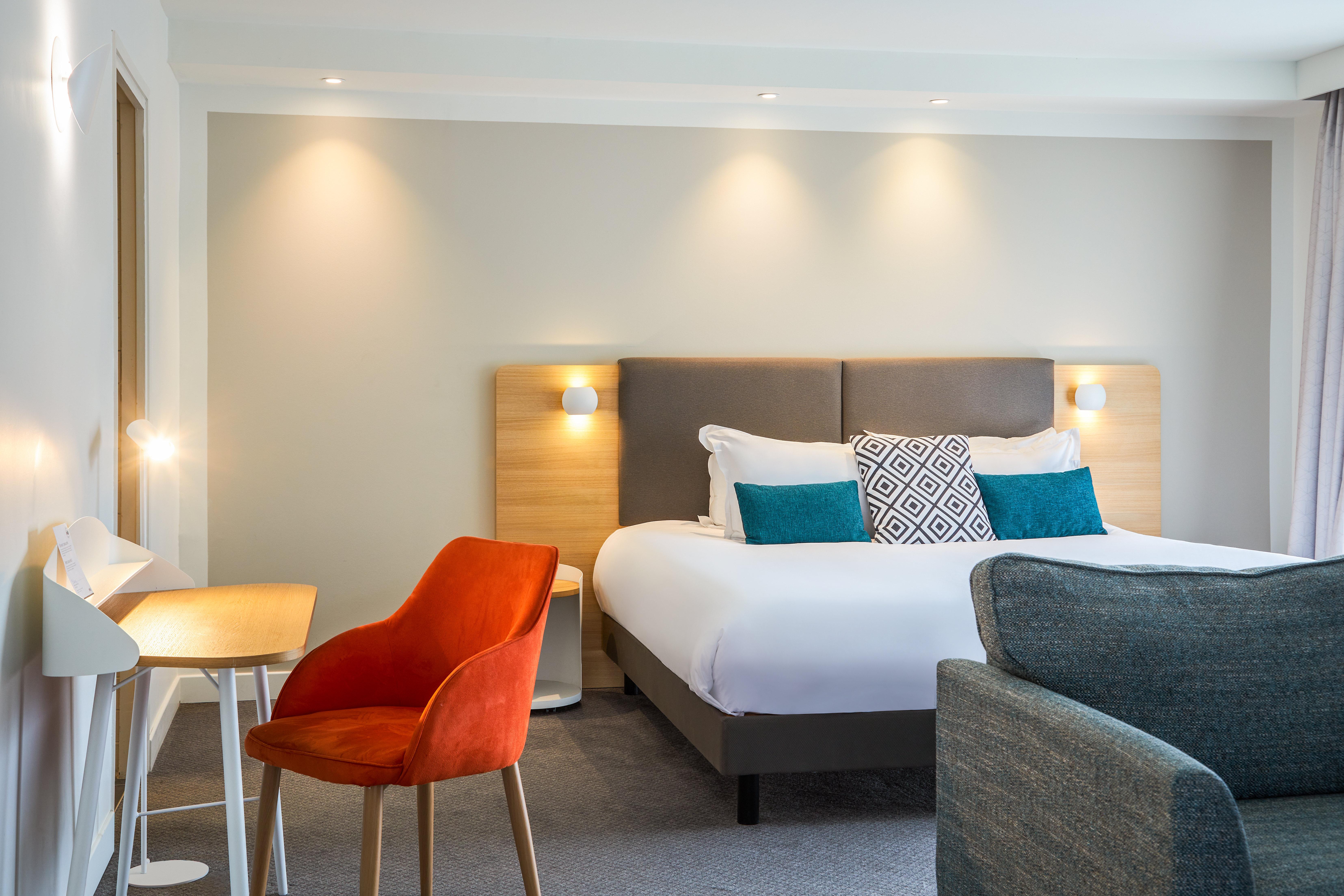 Suite Pool View King Bed