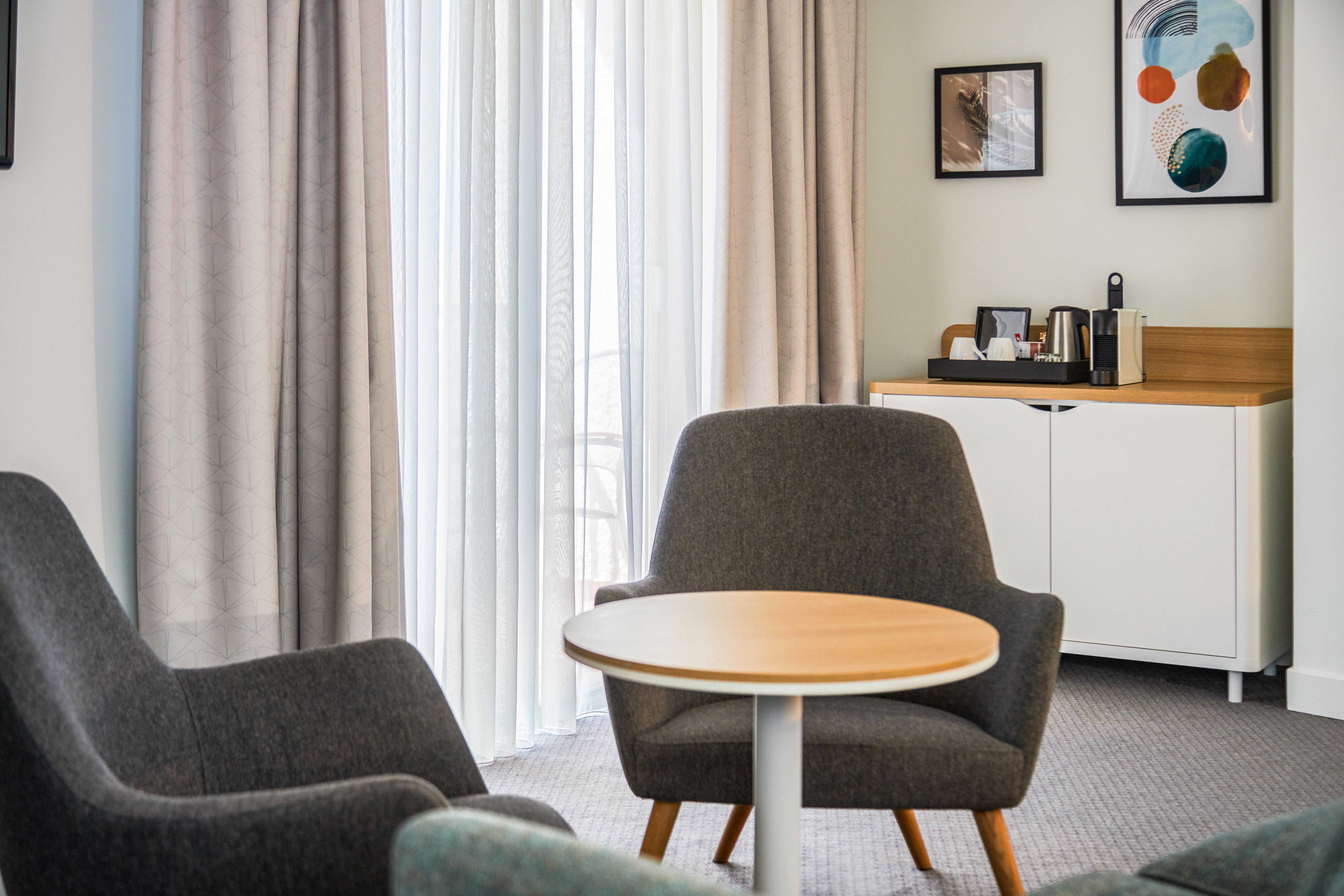 Suite Pool View King Bed