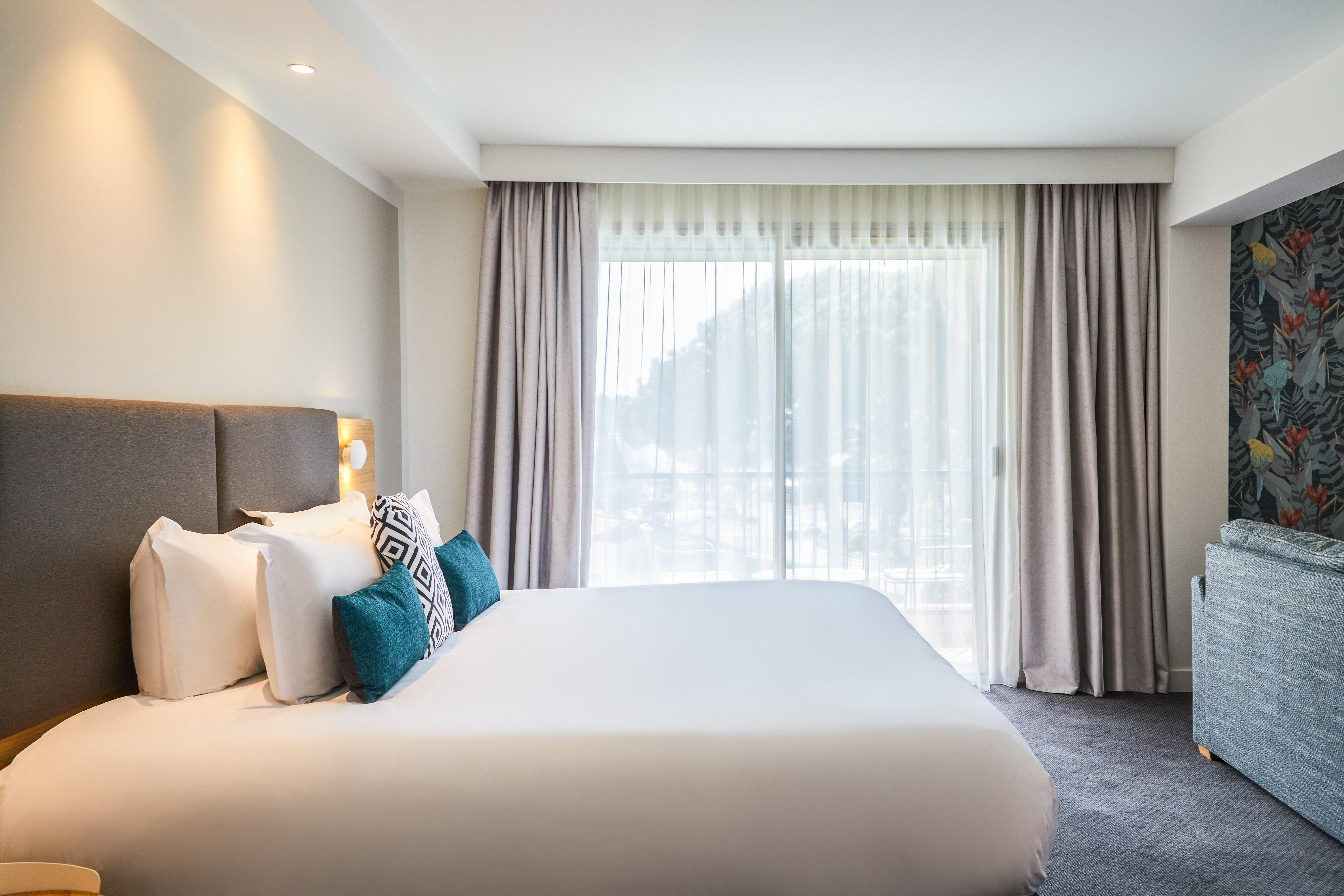 Suite Pool View King Bed