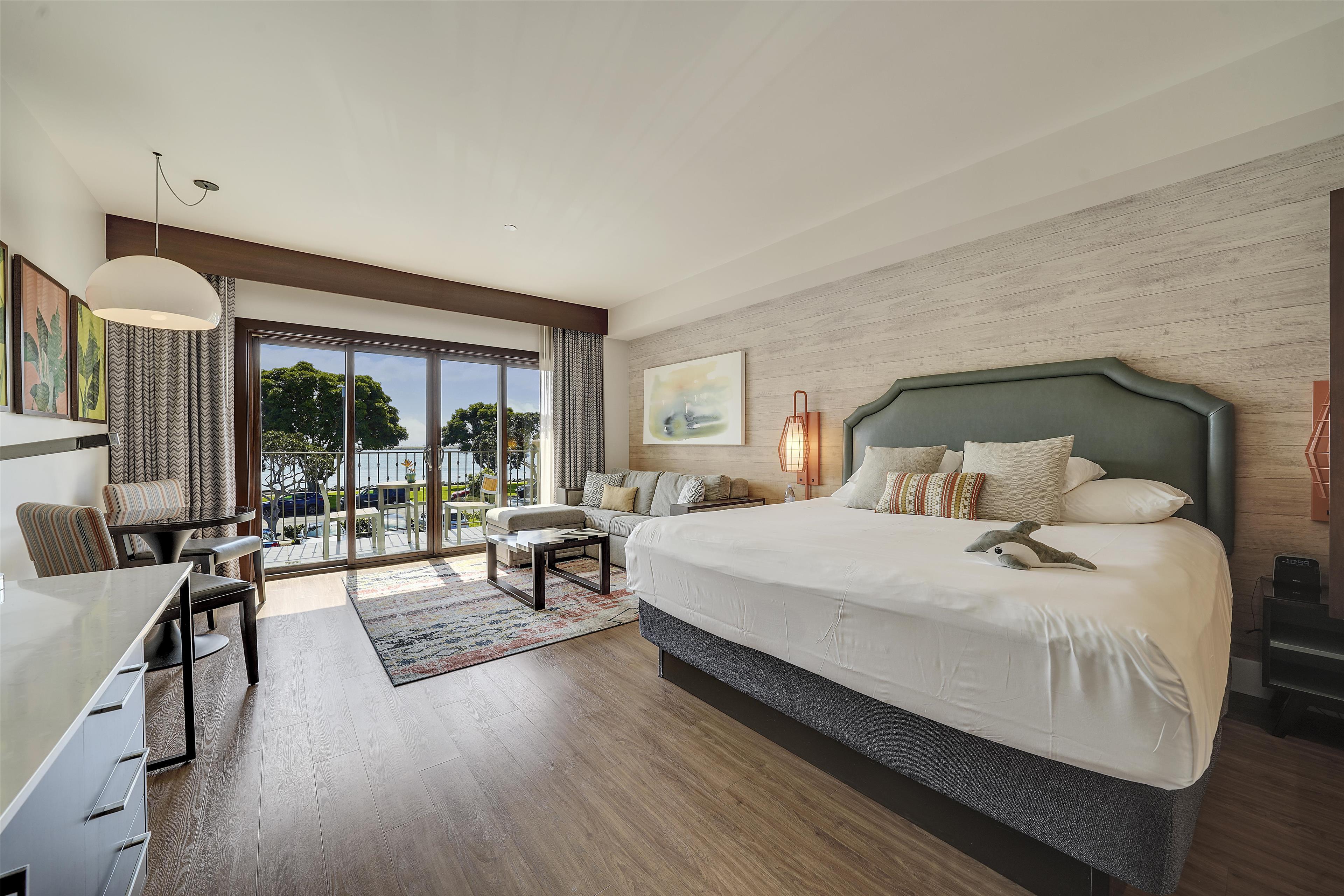 Junior Suite Bay View King Bed