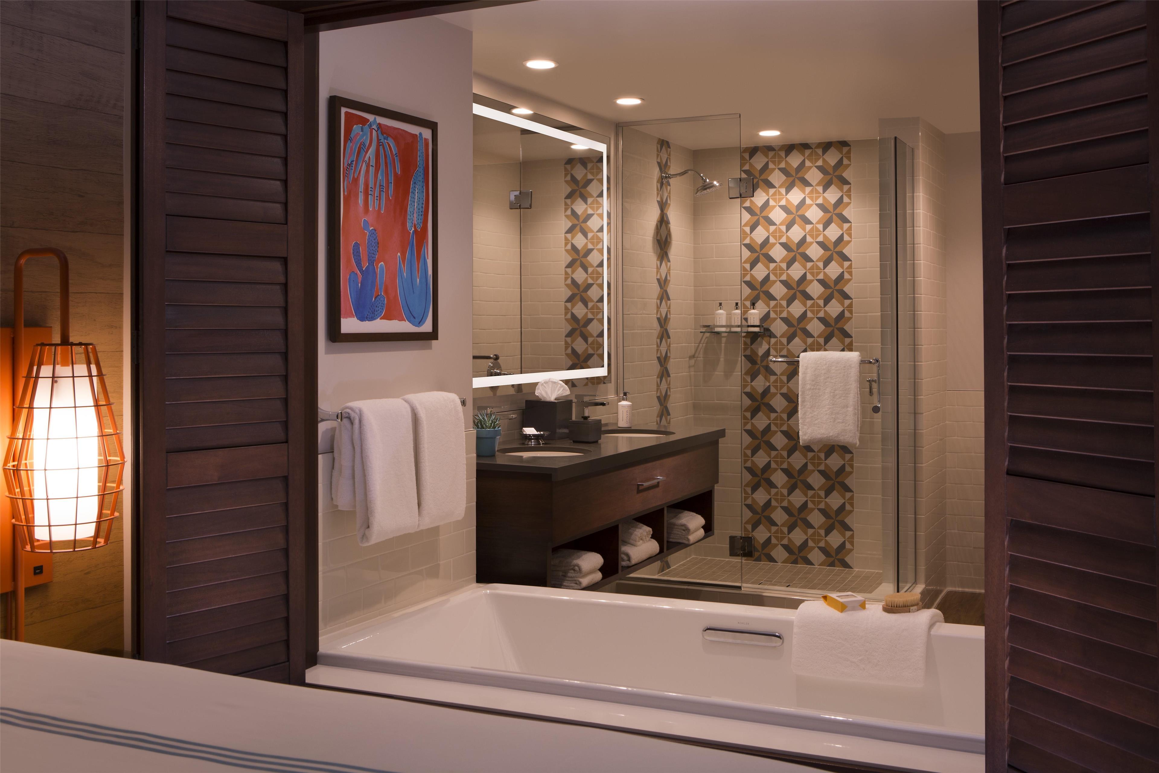 Junior Suite Deluxe King Bed