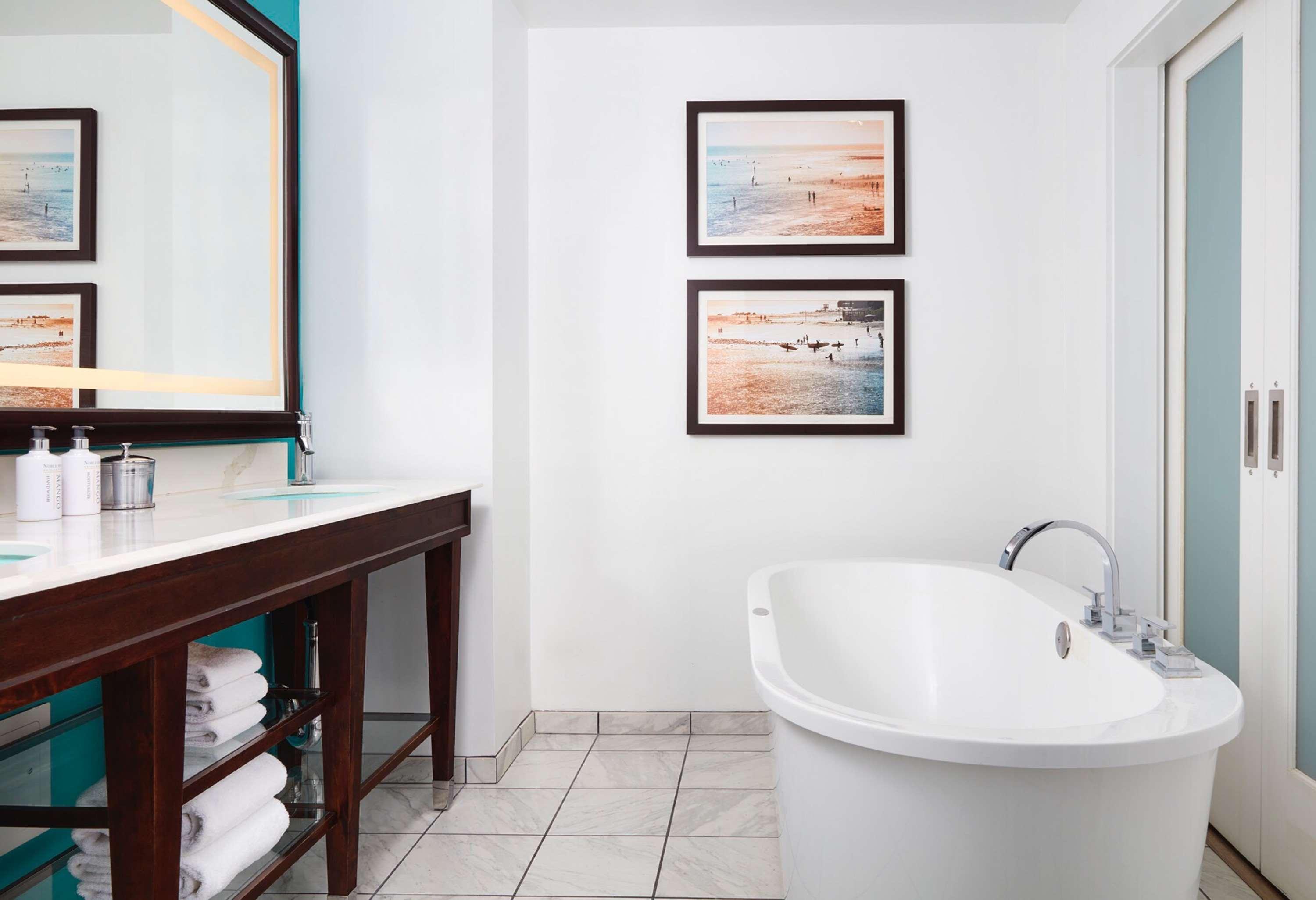 Junior Suite Deluxe King Bed