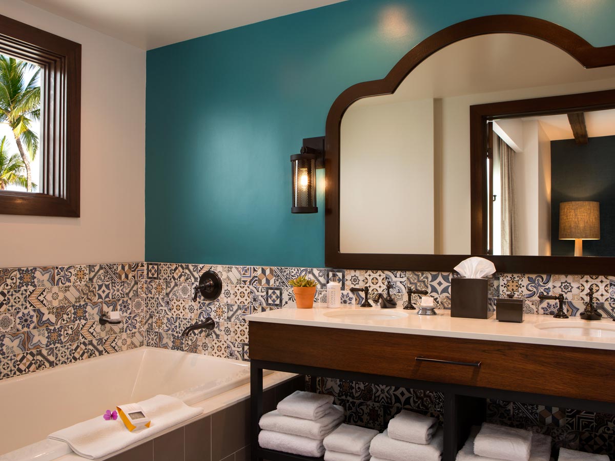 Junior Suite Bay View King Bed