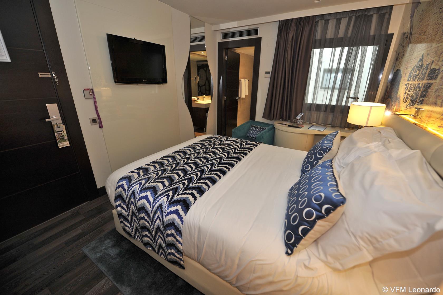 Double Executive Queen Bed