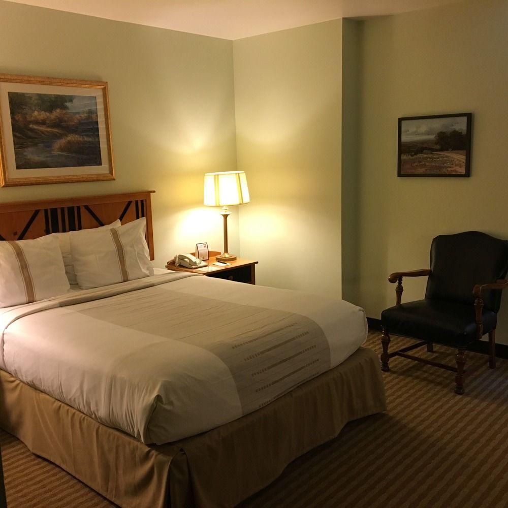 Double Deluxe King Bed