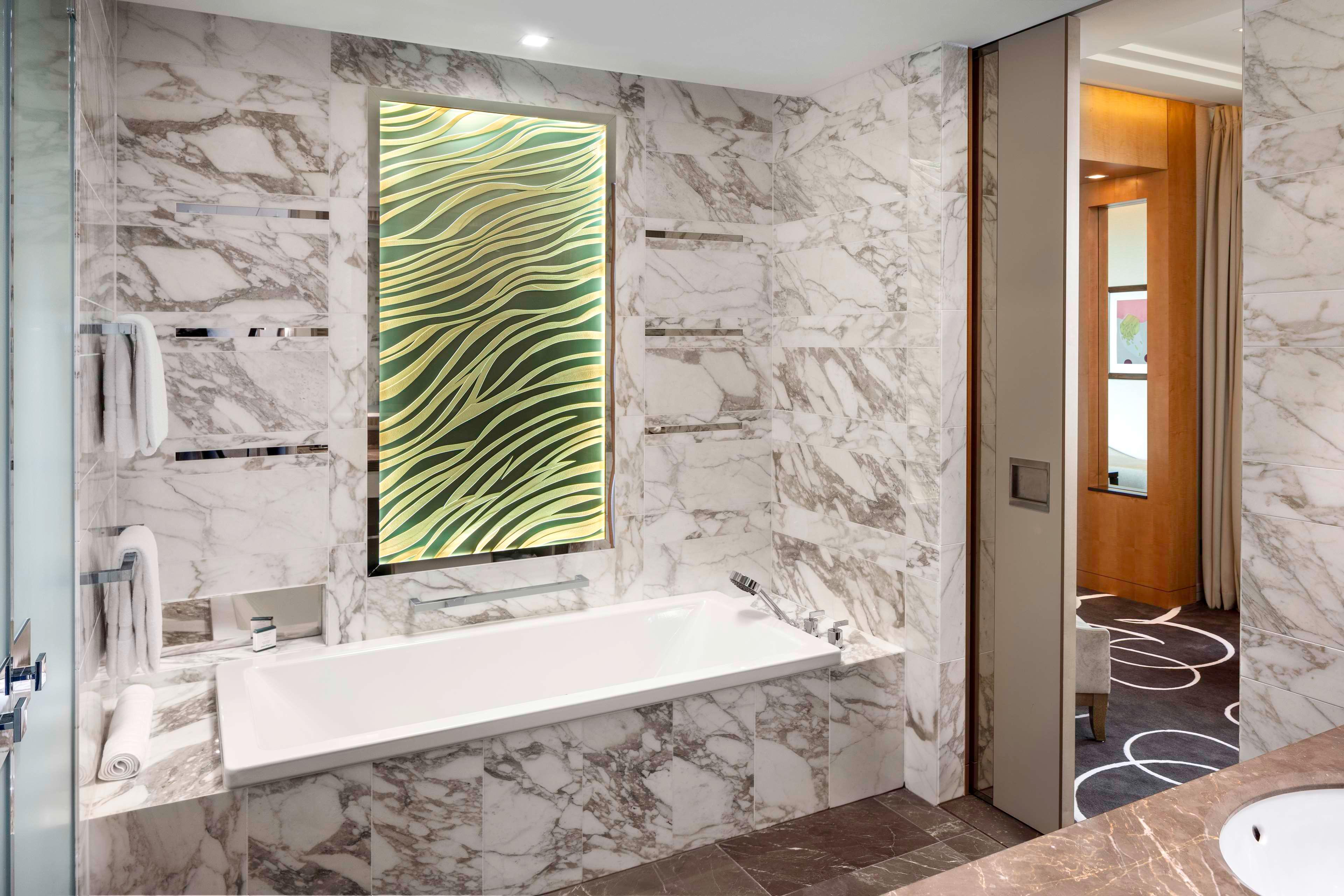 Junior Suite King Size Bed