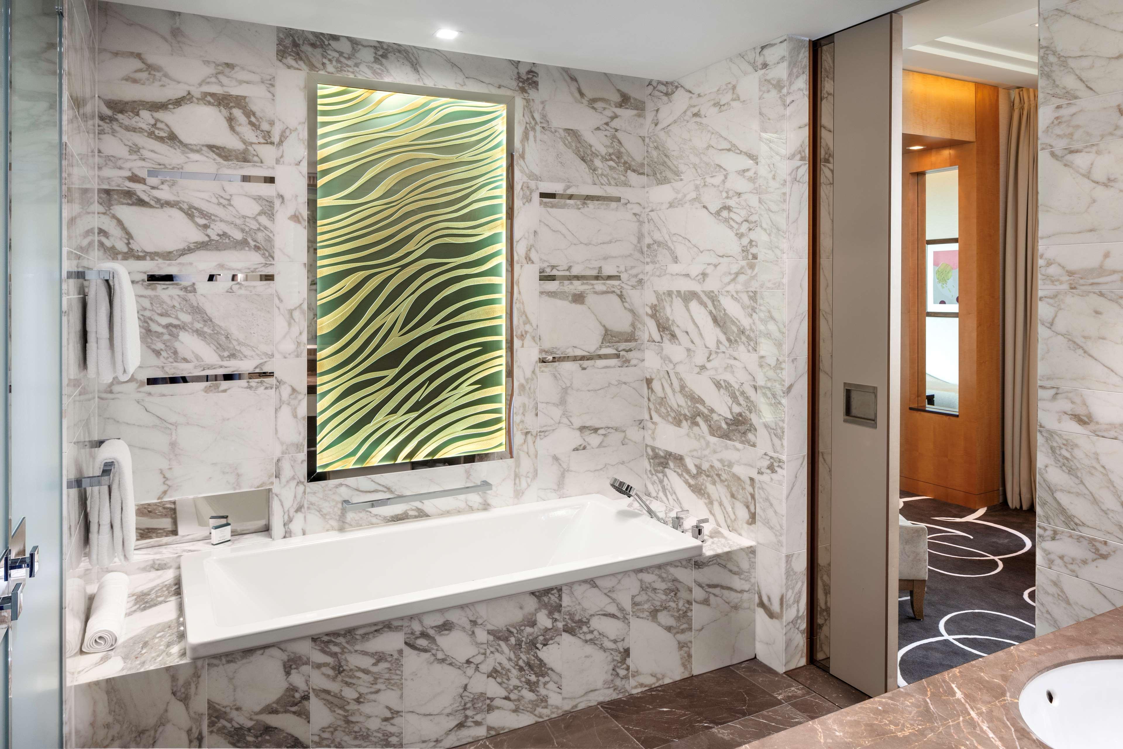 Junior Suite King Size Bed