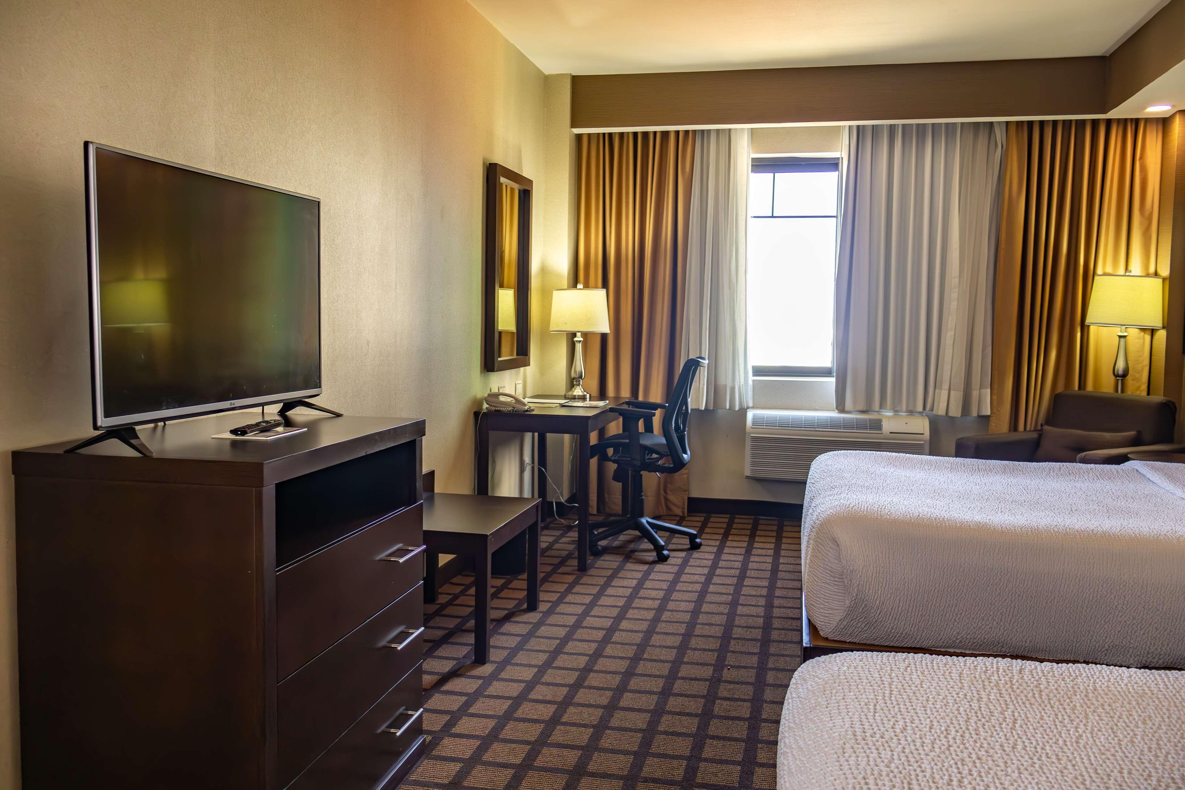 Quadruple Two Queen Beds