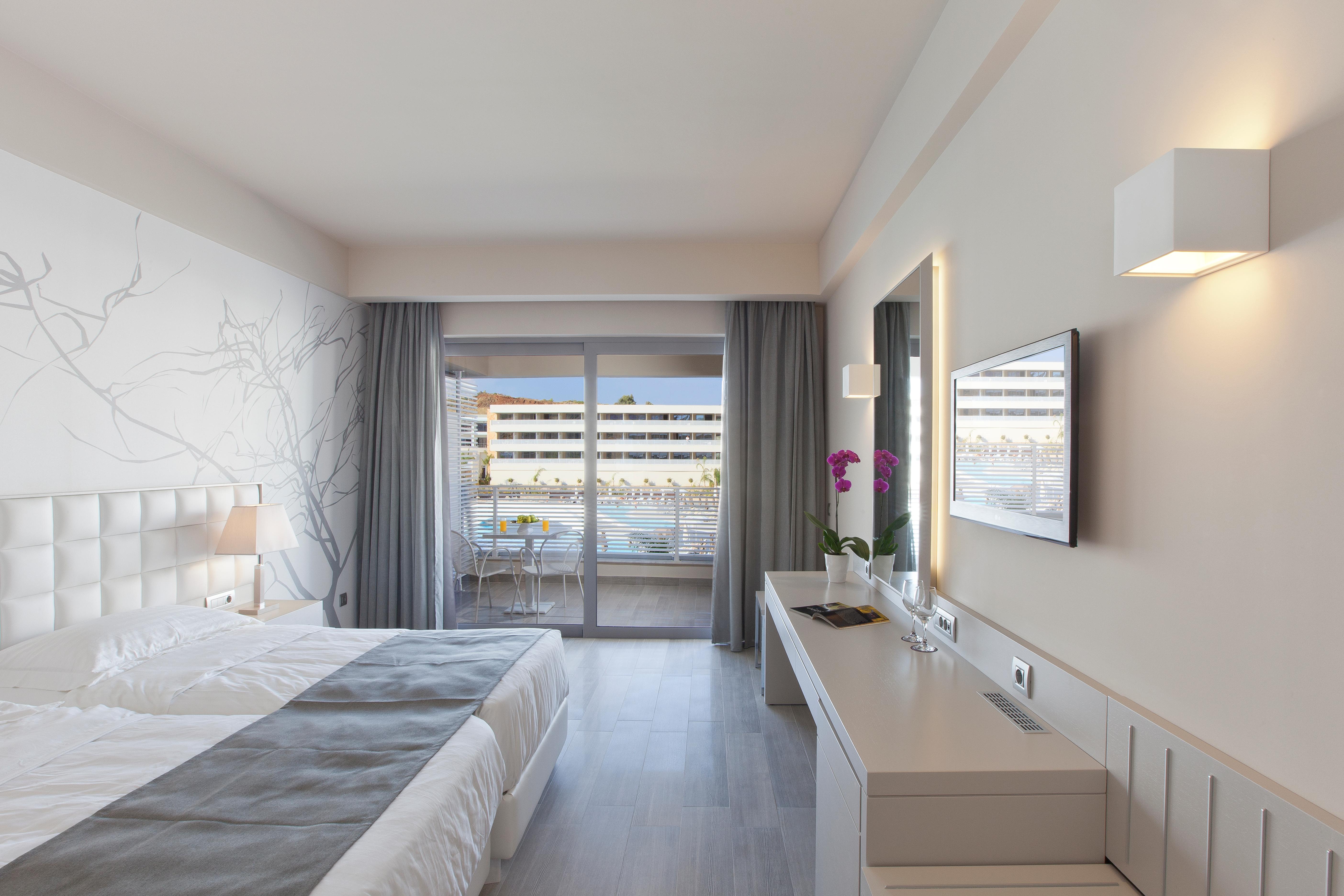 Double or Twin Deluxe Side Sea View