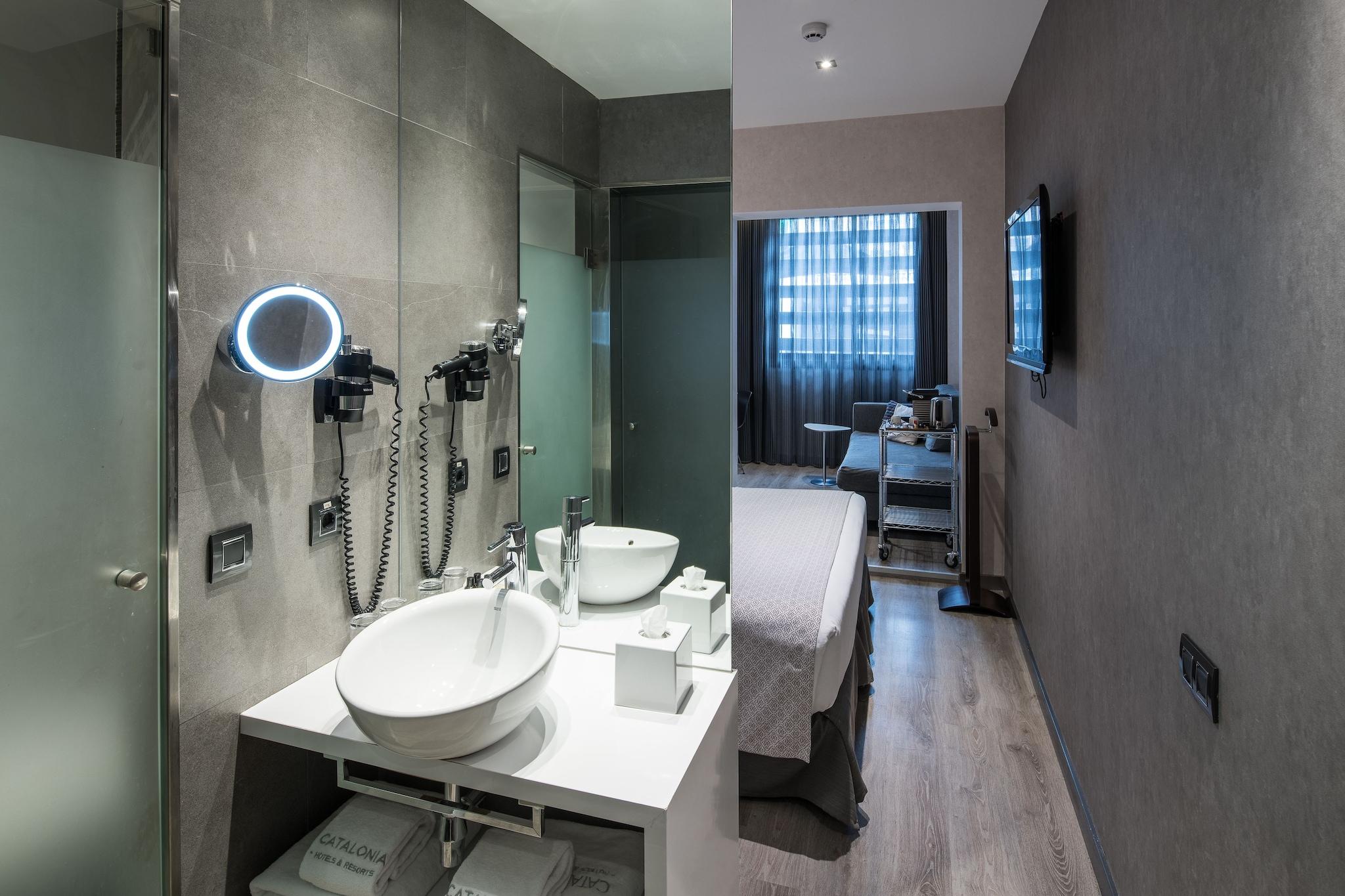 Junior Suite Queen Size Bed