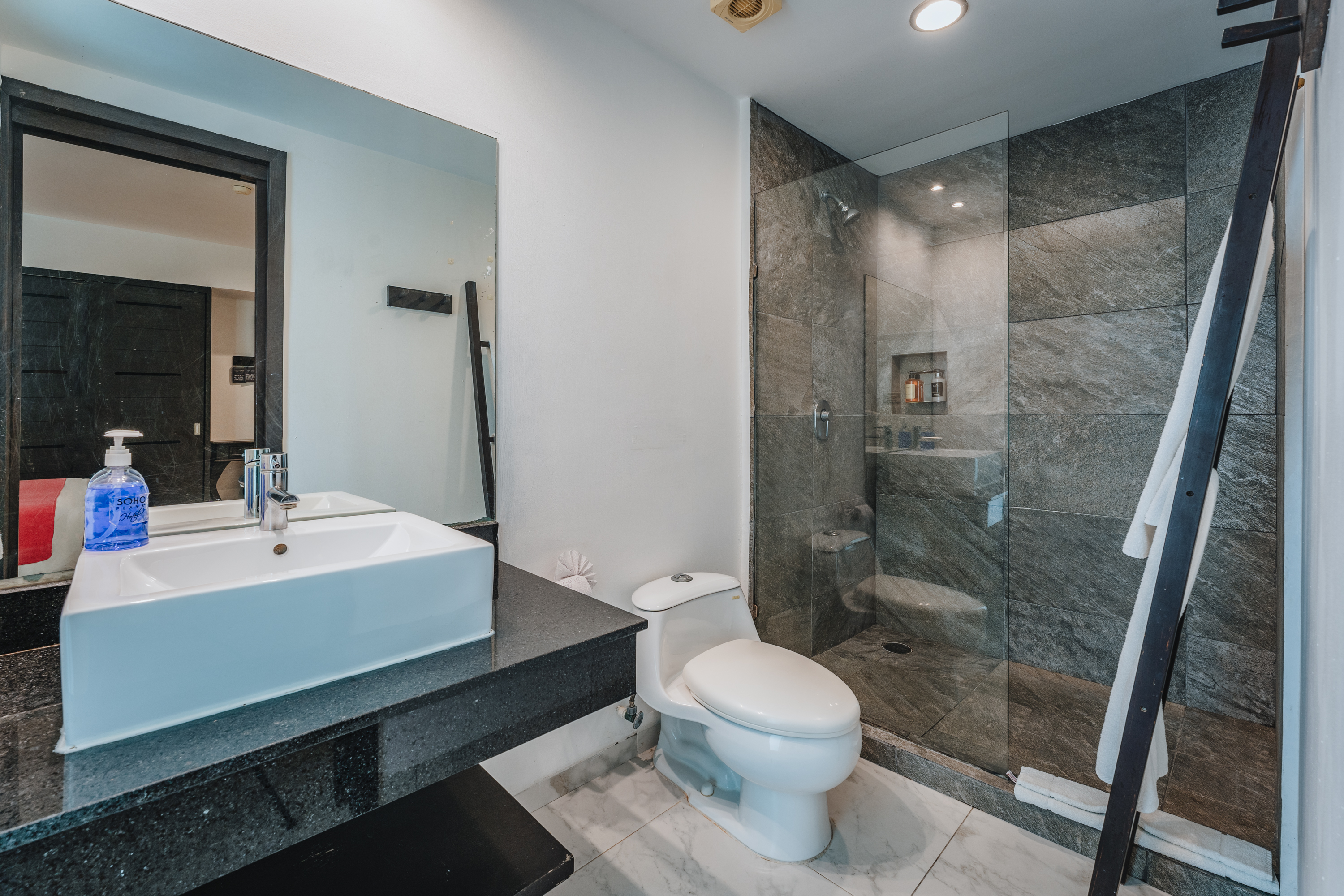 Double Deluxe King Bed