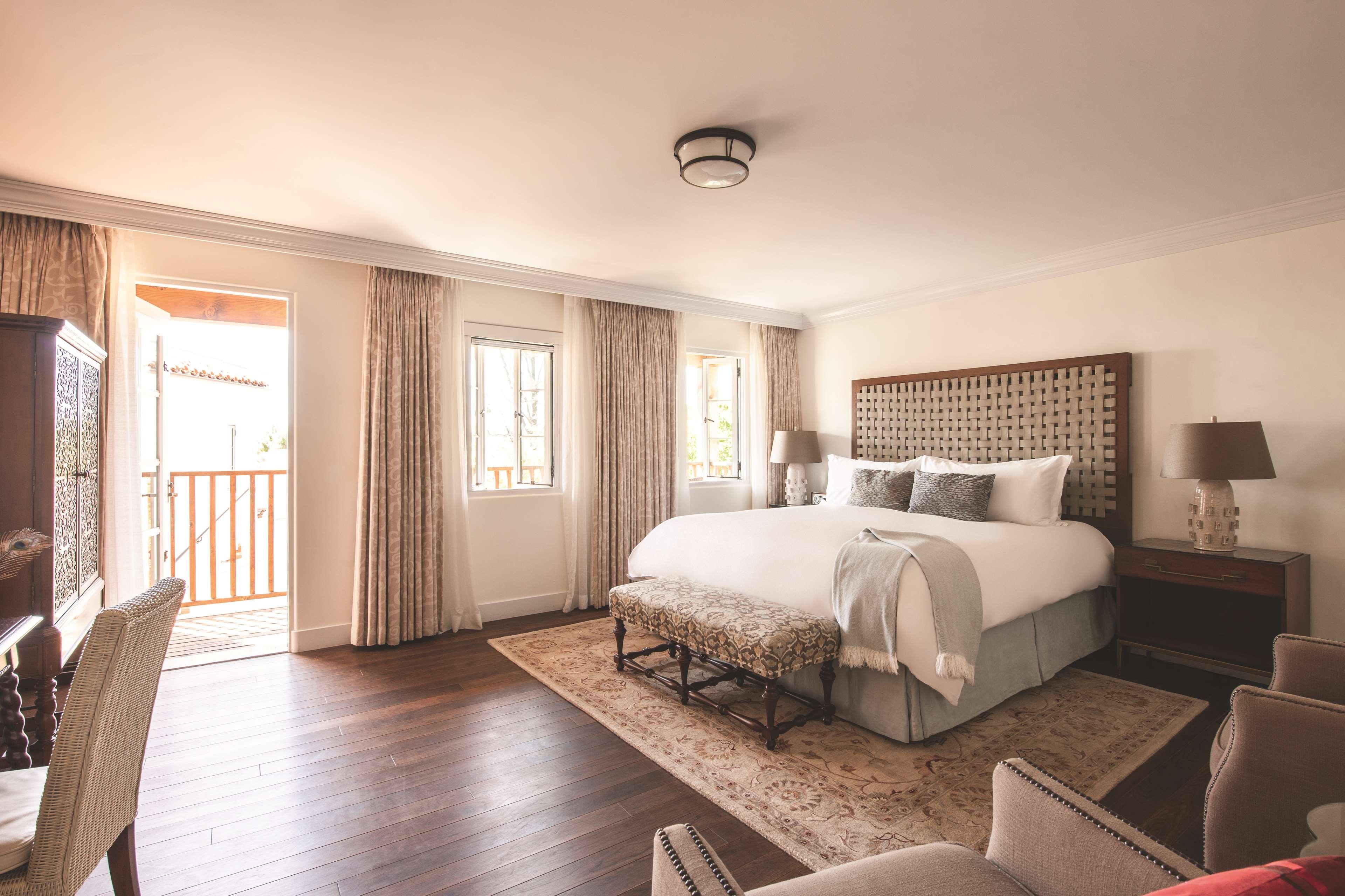 Room Deluxe King Bed