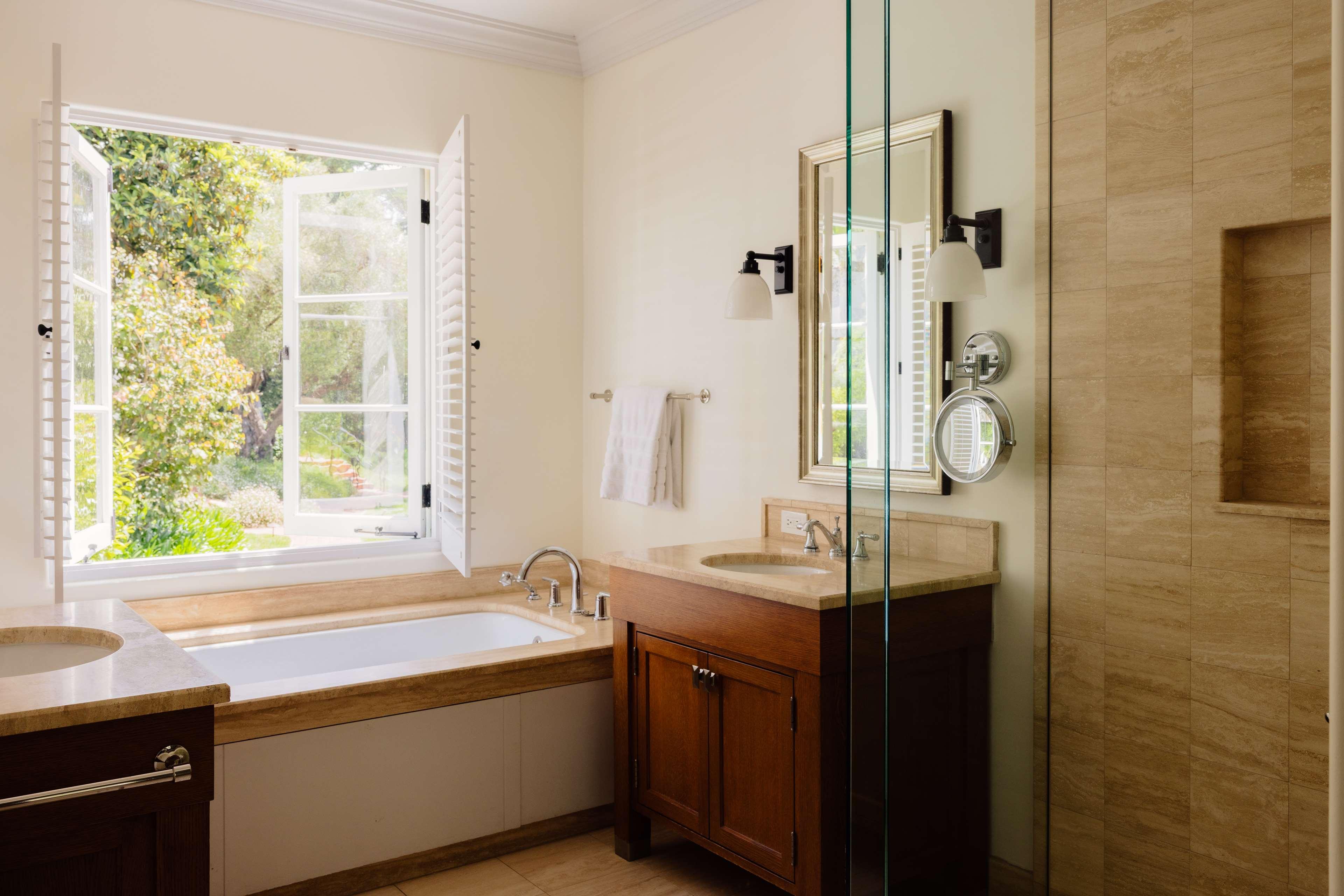 Room Deluxe King Bed