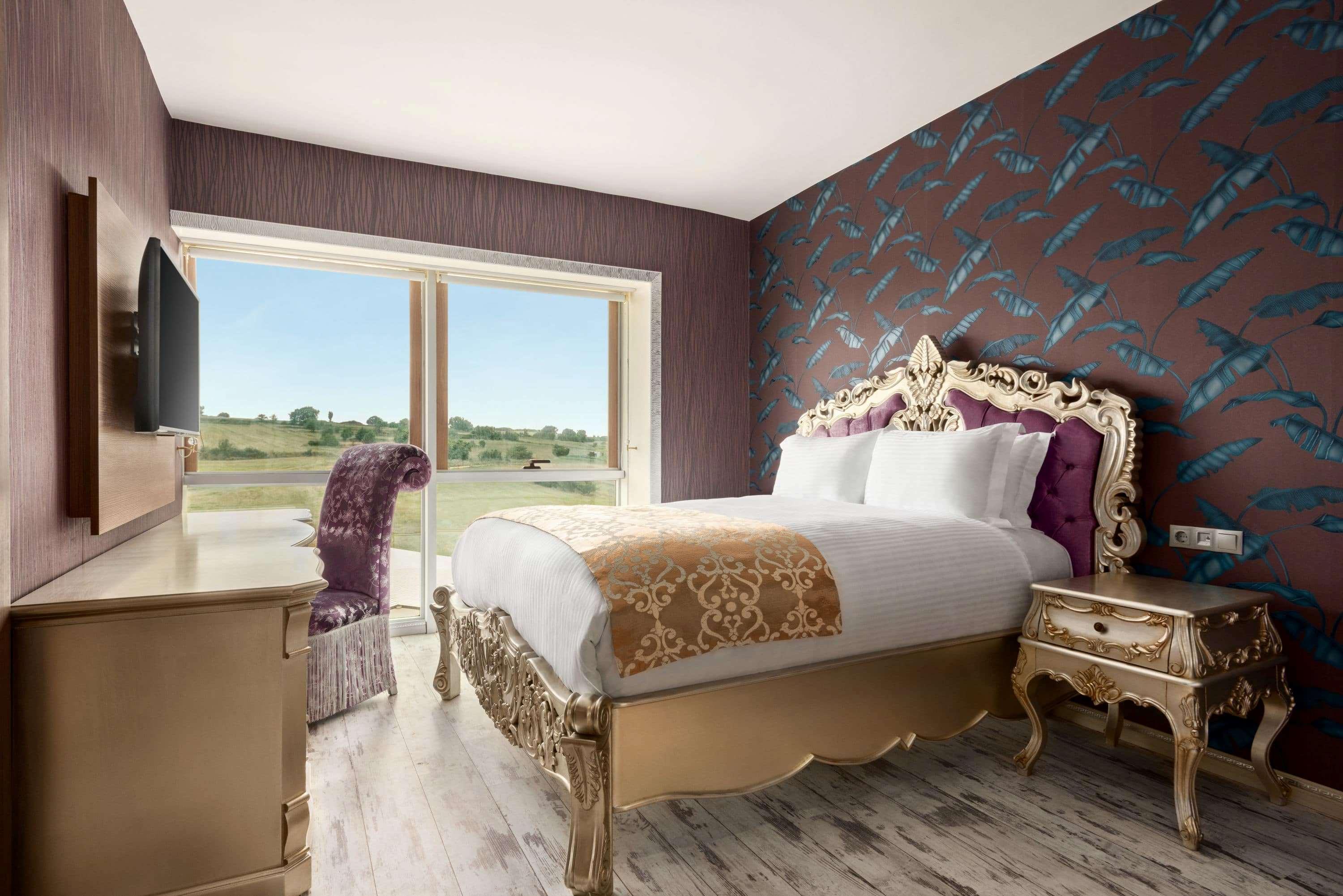 Suite Premium Queen Bed