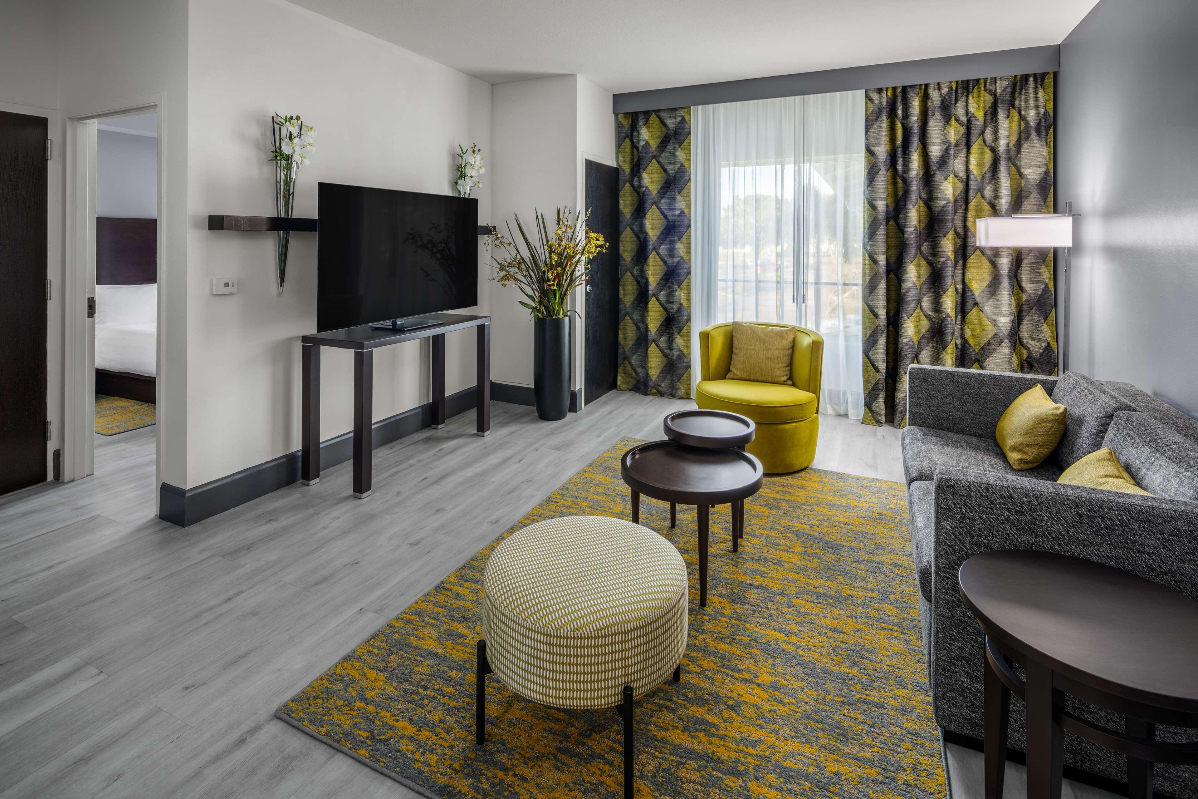 Suite Accessible King Size Bed