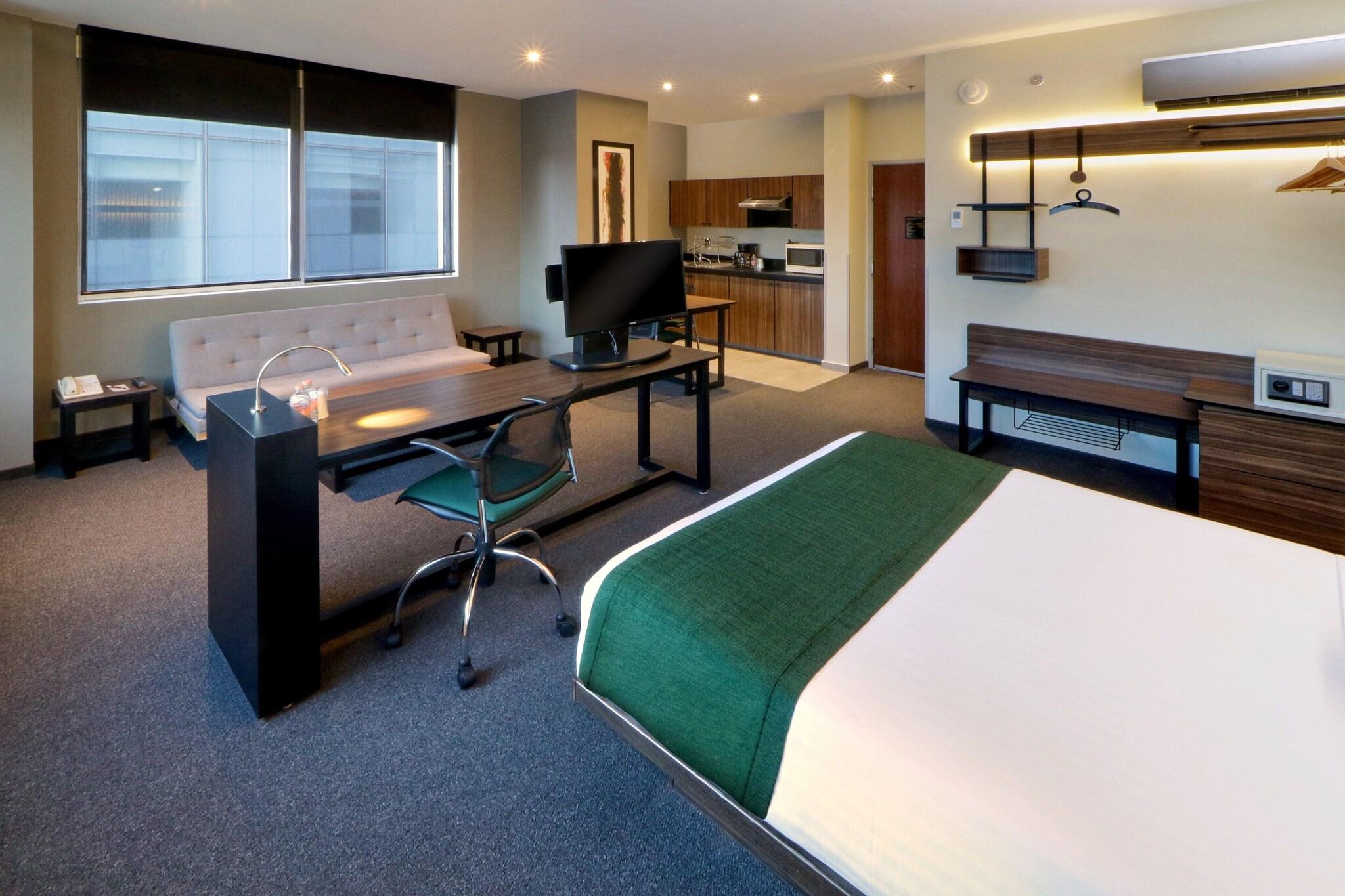 Suite Queen Size Bed