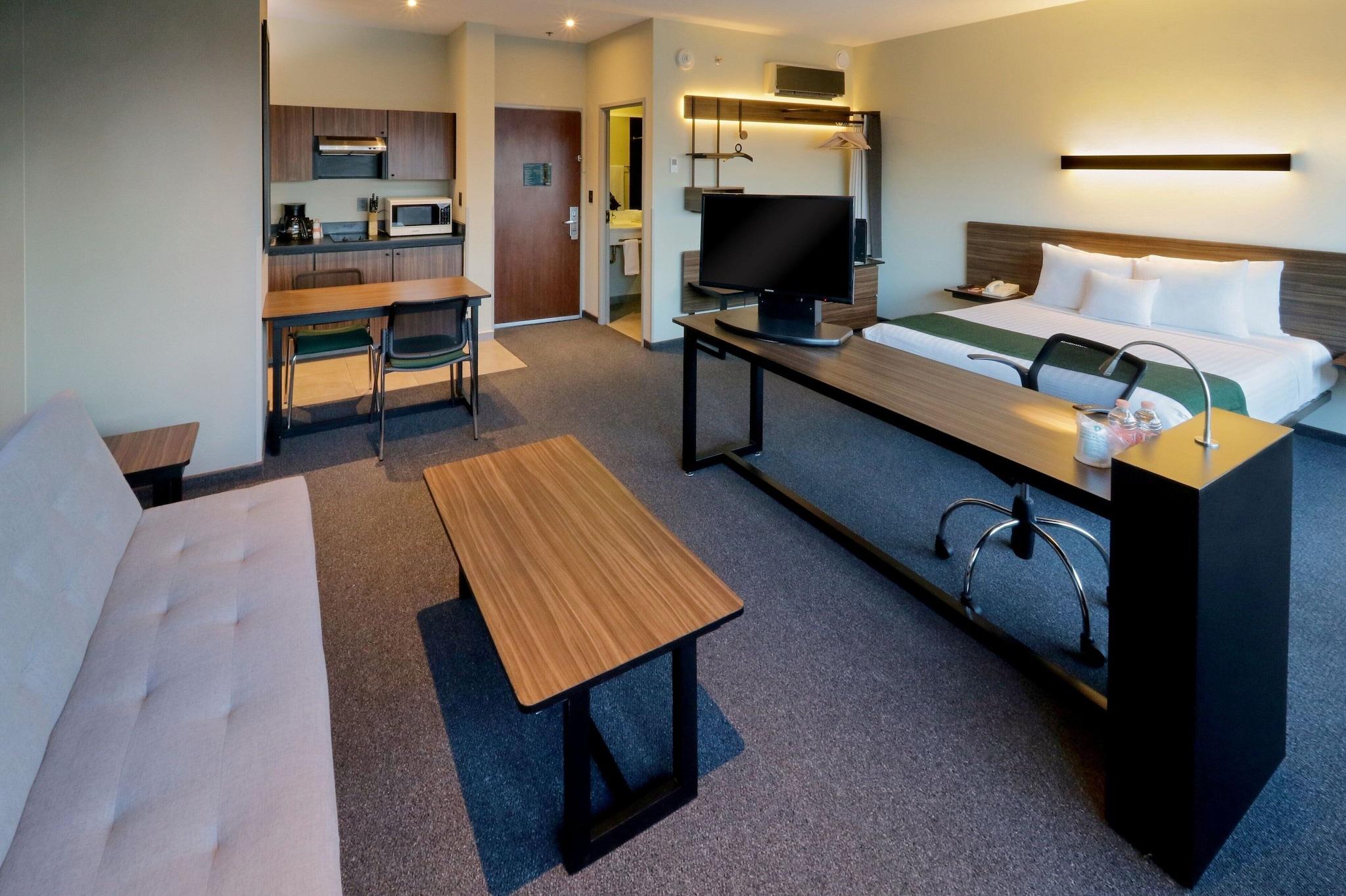 Suite Queen Size Bed