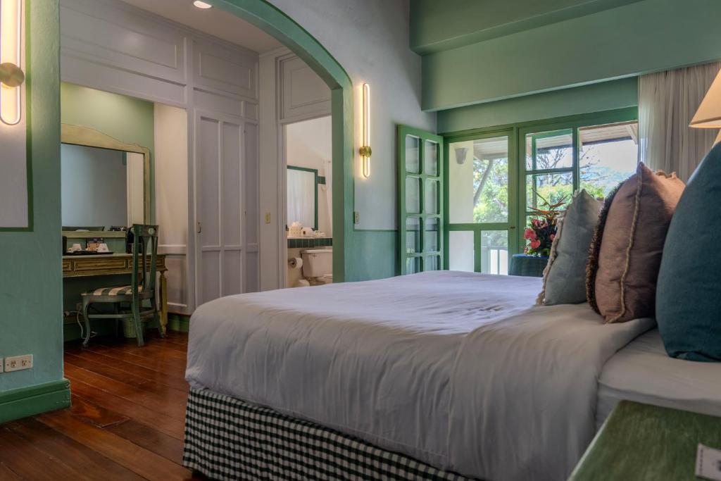 Room Deluxe King Bed