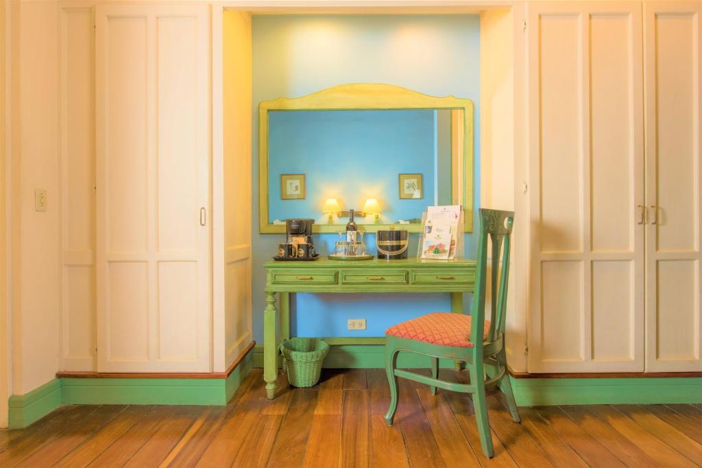 Room Deluxe King Bed