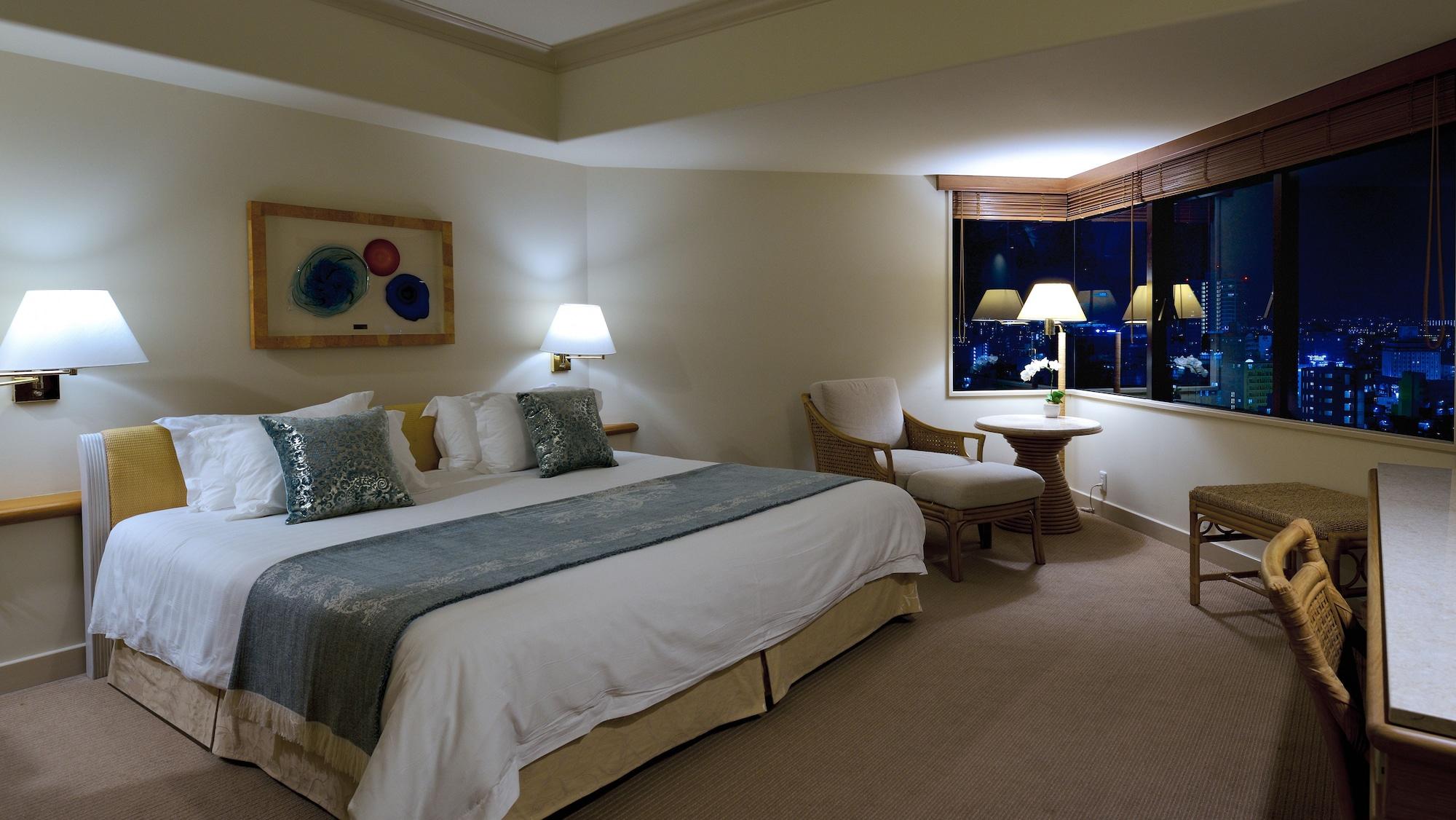 Double Club King Bed