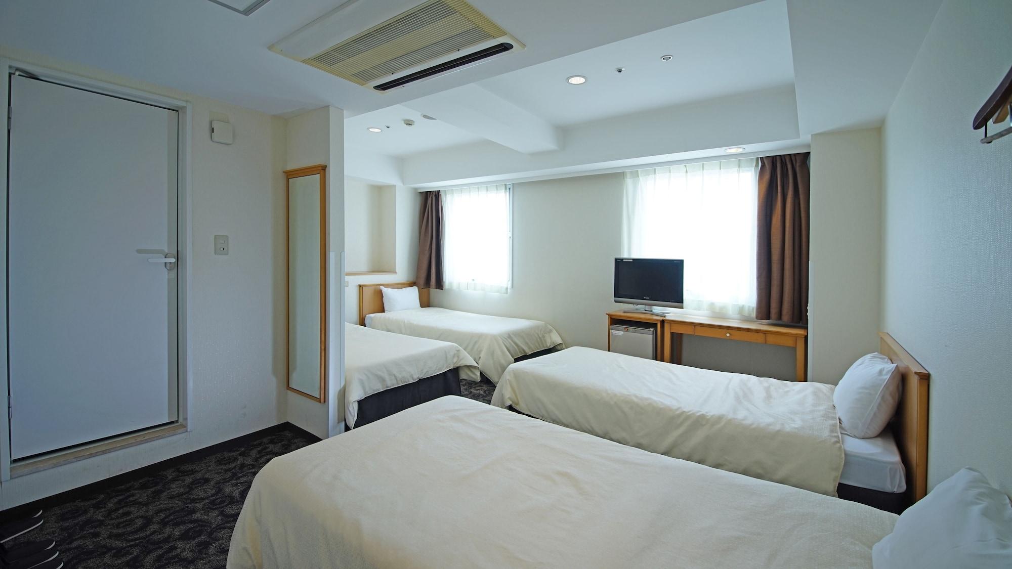 Quadruple Non Smoking