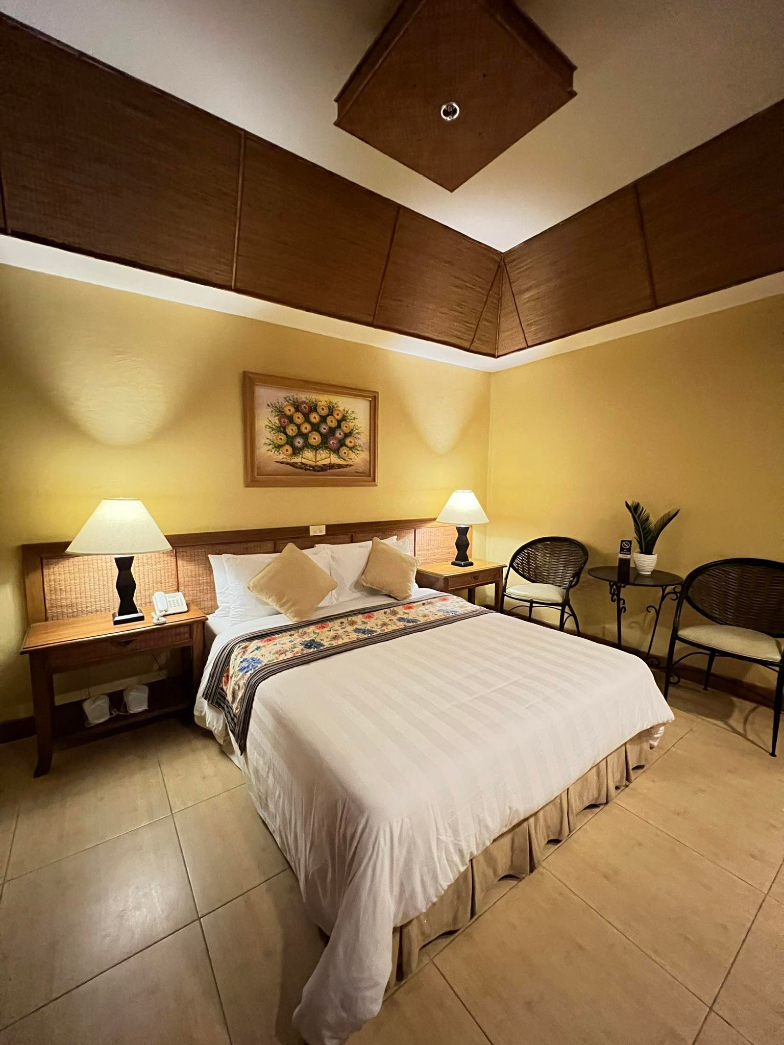 Junior Suite Queen Size Bed