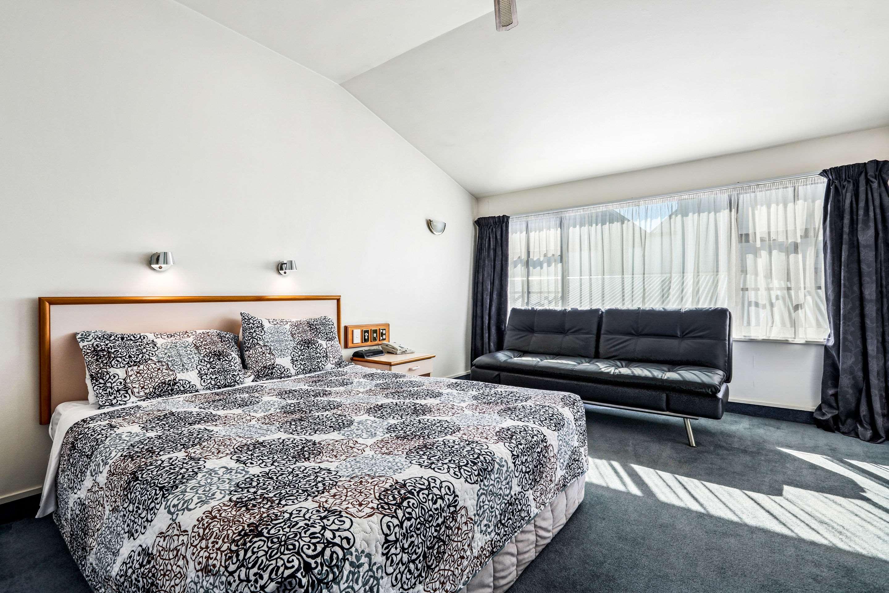 Double King Bed Non Smoking