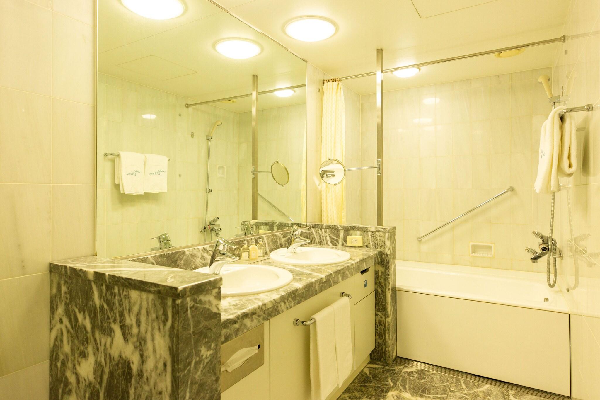 Suite King Bed Smoking