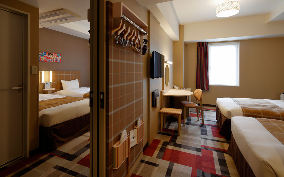 Room Connecting Room