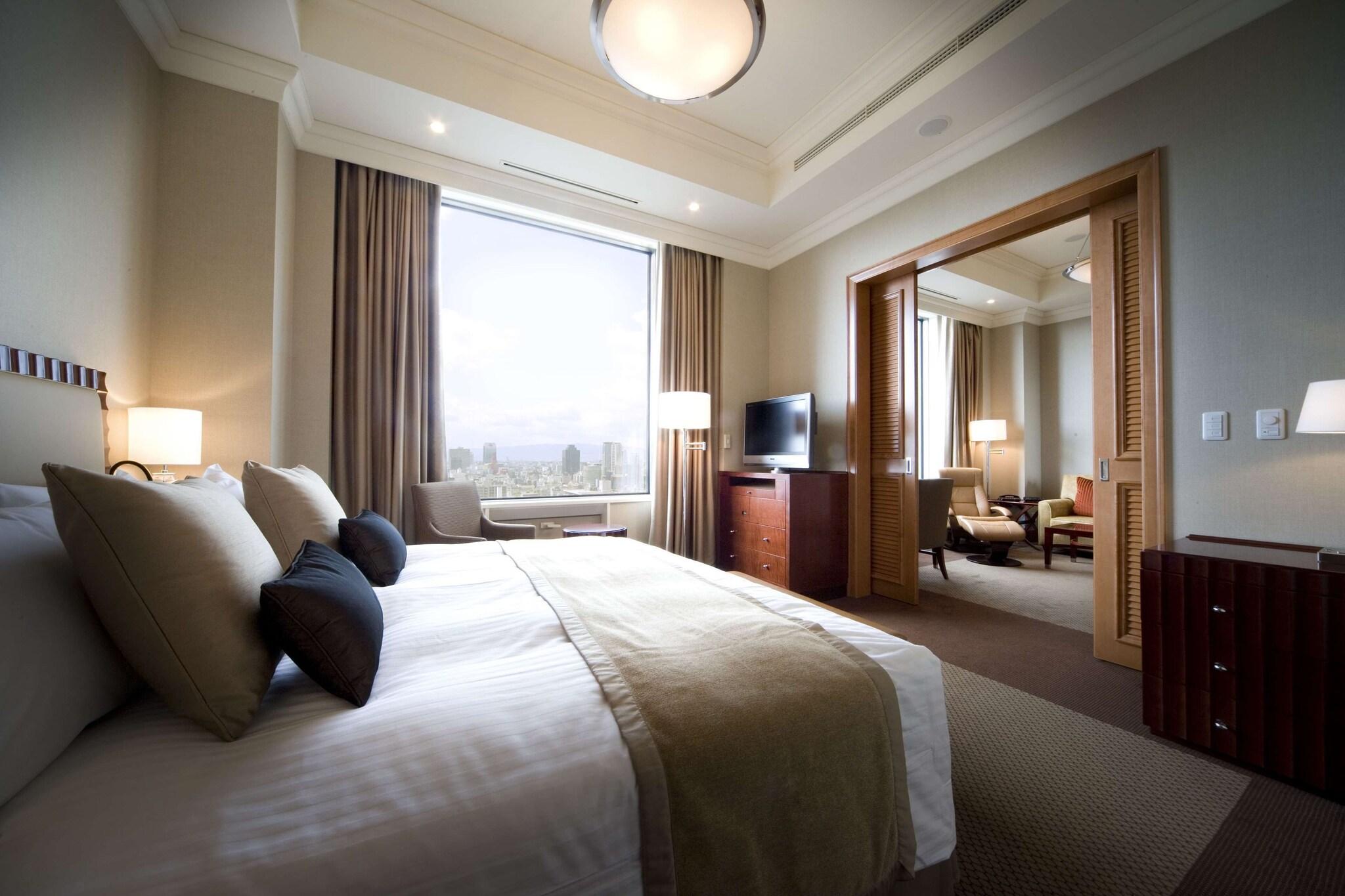 Junior Suite Queen Size Bed