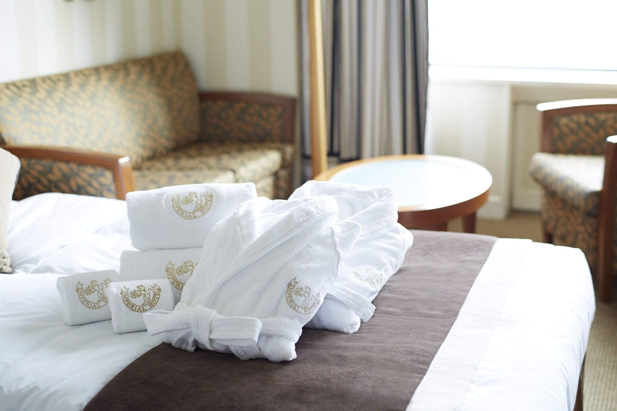 Junior Suite Queen Size Bed