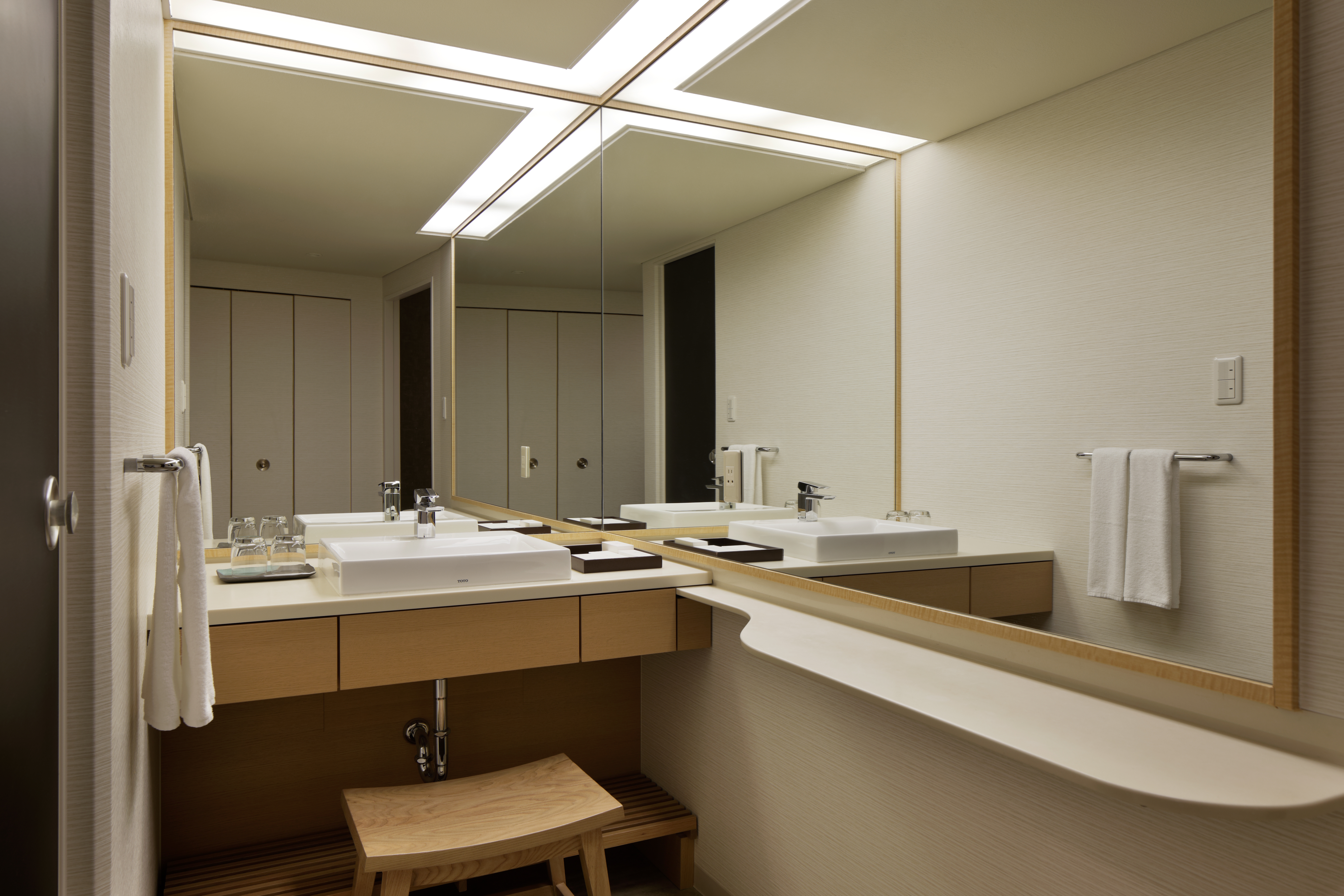 Double Club King Bed