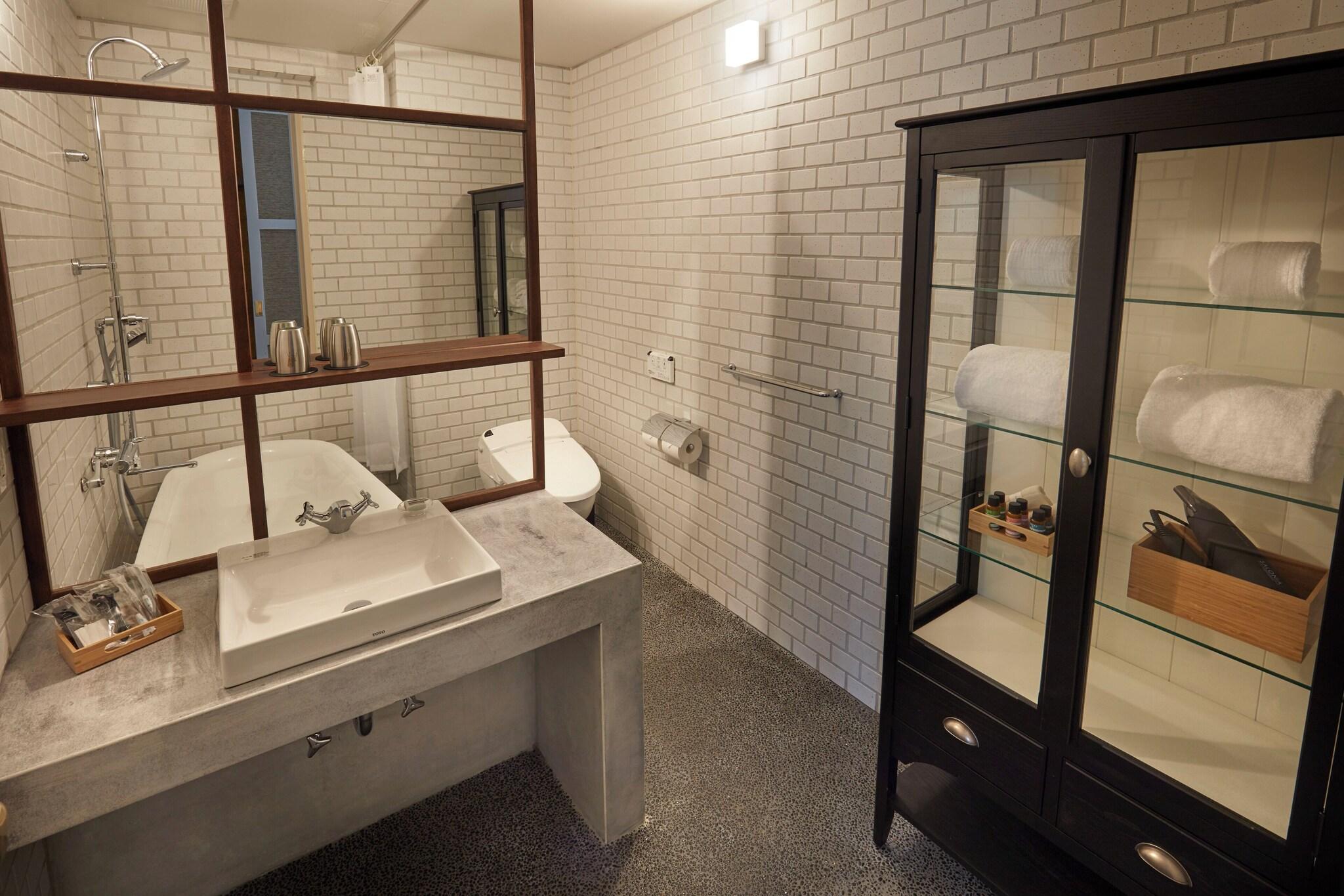 Twin Deluxe Two Beds